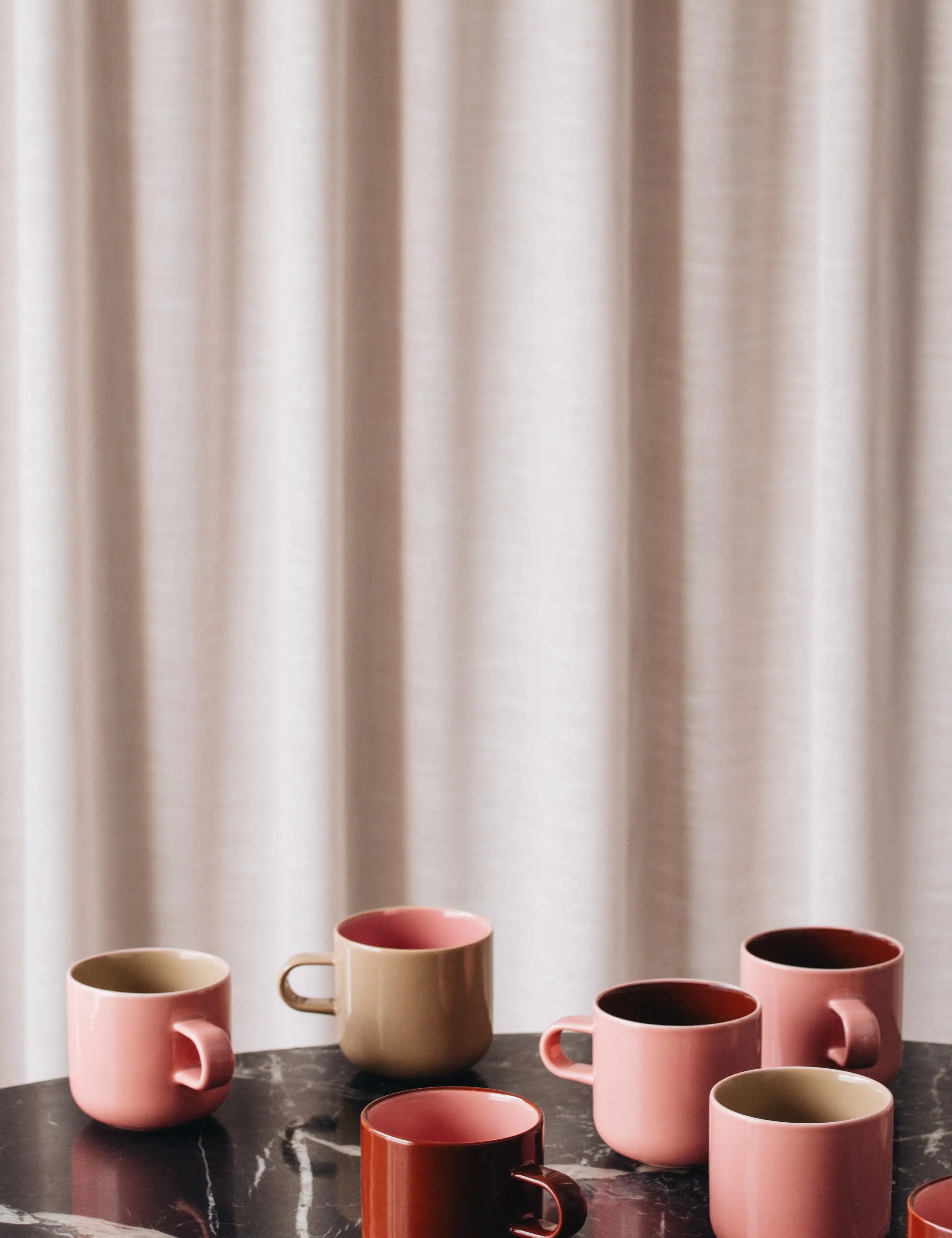 Acme x Karen Walker Bobby Krus | Lys Pink + Chokolade Brun, 300 ml Studio Hafnia