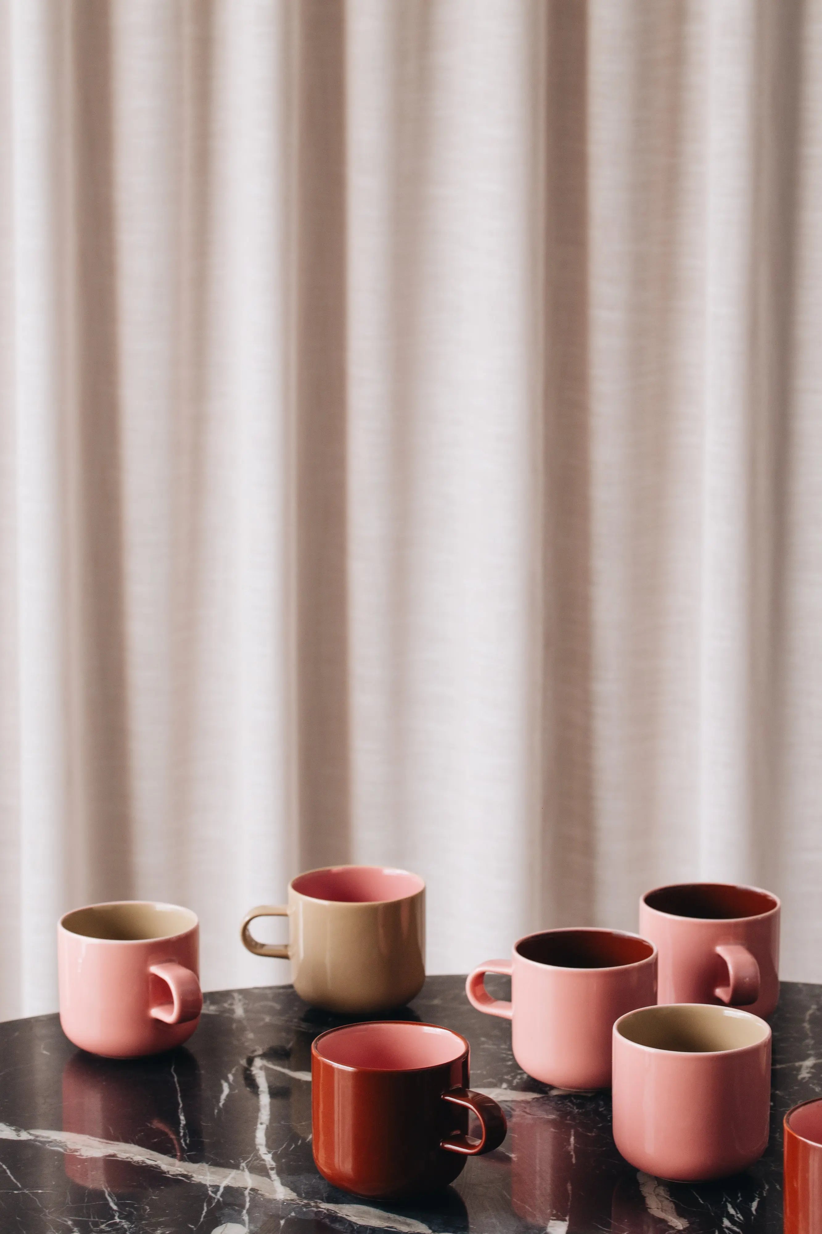 Acme x Karen Walker Bobby Krus | Lys Pink + Chokolade Brun, 300 ml Studio Hafnia