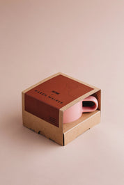 Acme x Karen Walker Bobby Krus | Lys Pink + Chokolade Brun, 300 ml Studio Hafnia