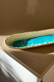 Aflangt ovalt fad/tallerken fra Japan i turkis og sand keramik Studio Hafnia