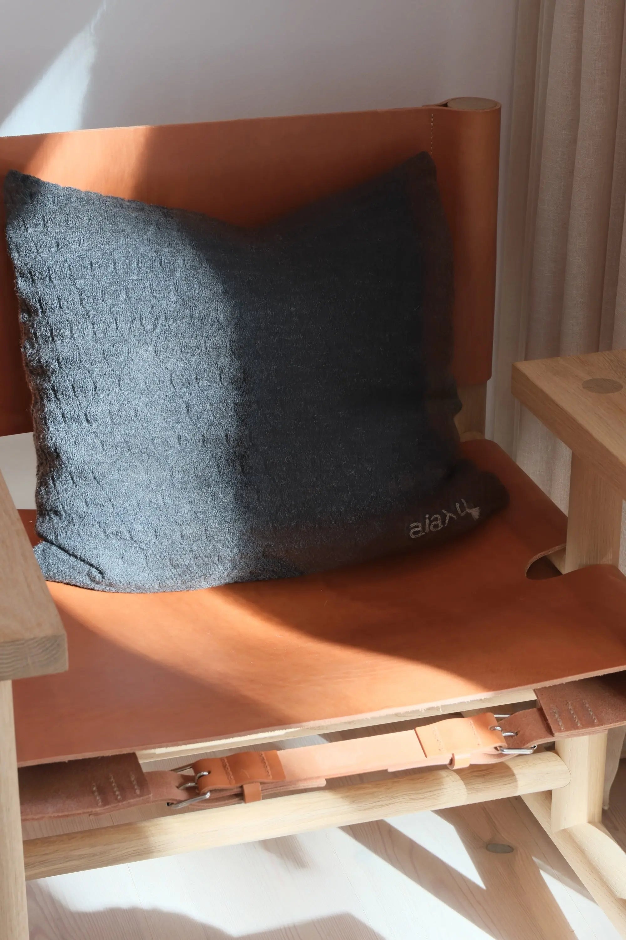 Aiayu-Raul-Classic-pude-50x50-cm-Stormy-Lama-Wool-Aiayu-1378600510.jpg