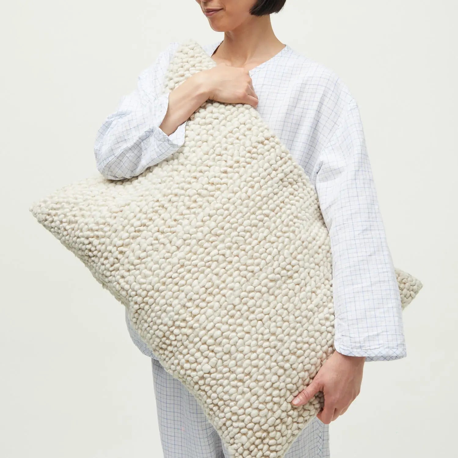 Aiayu – Idras Wool pude 40x60 cm – Pure Ecru Aiayu