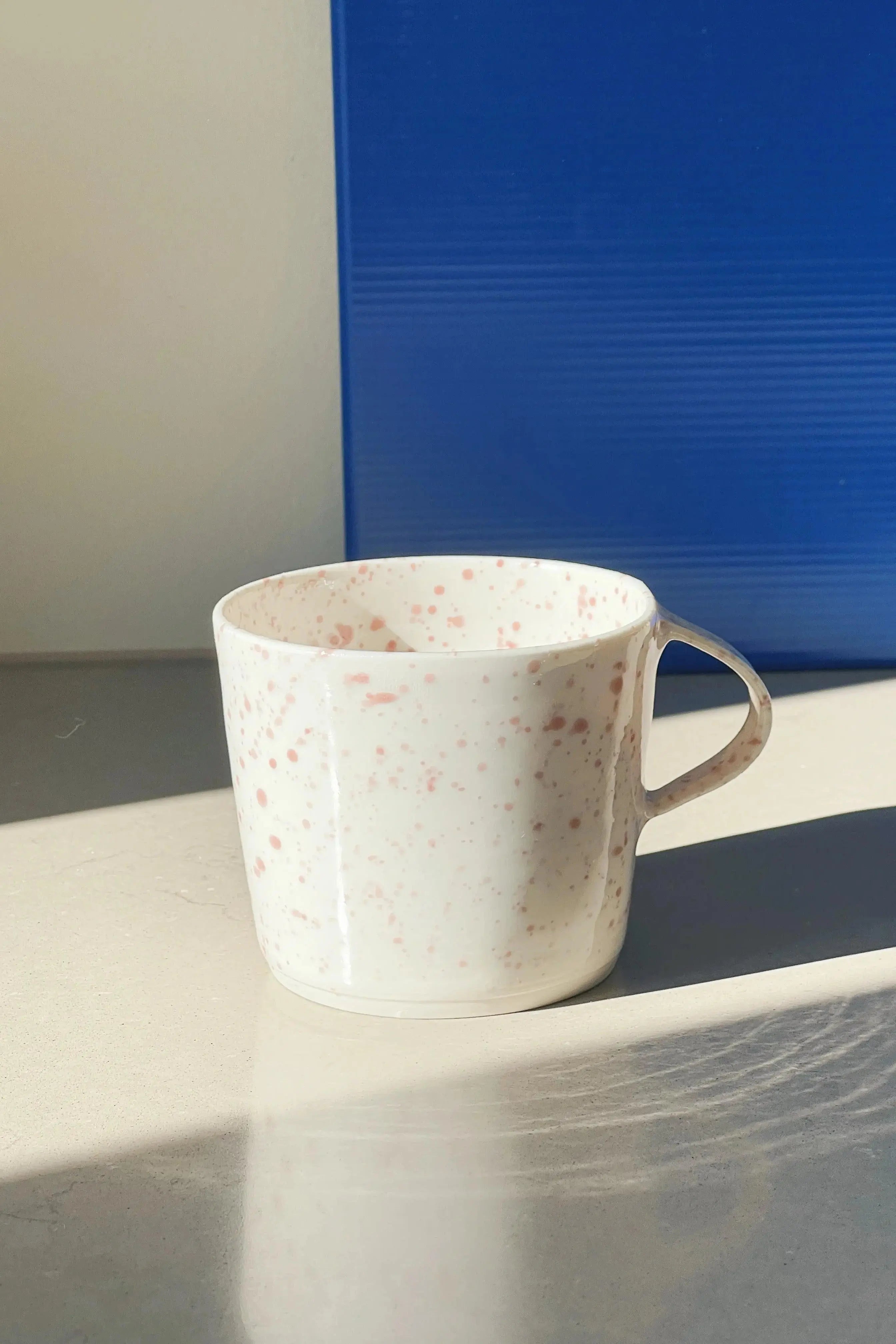 Ann-Louise Roman Hånddrejet Kaffekop | Pink Splash Ann-Louise Roman