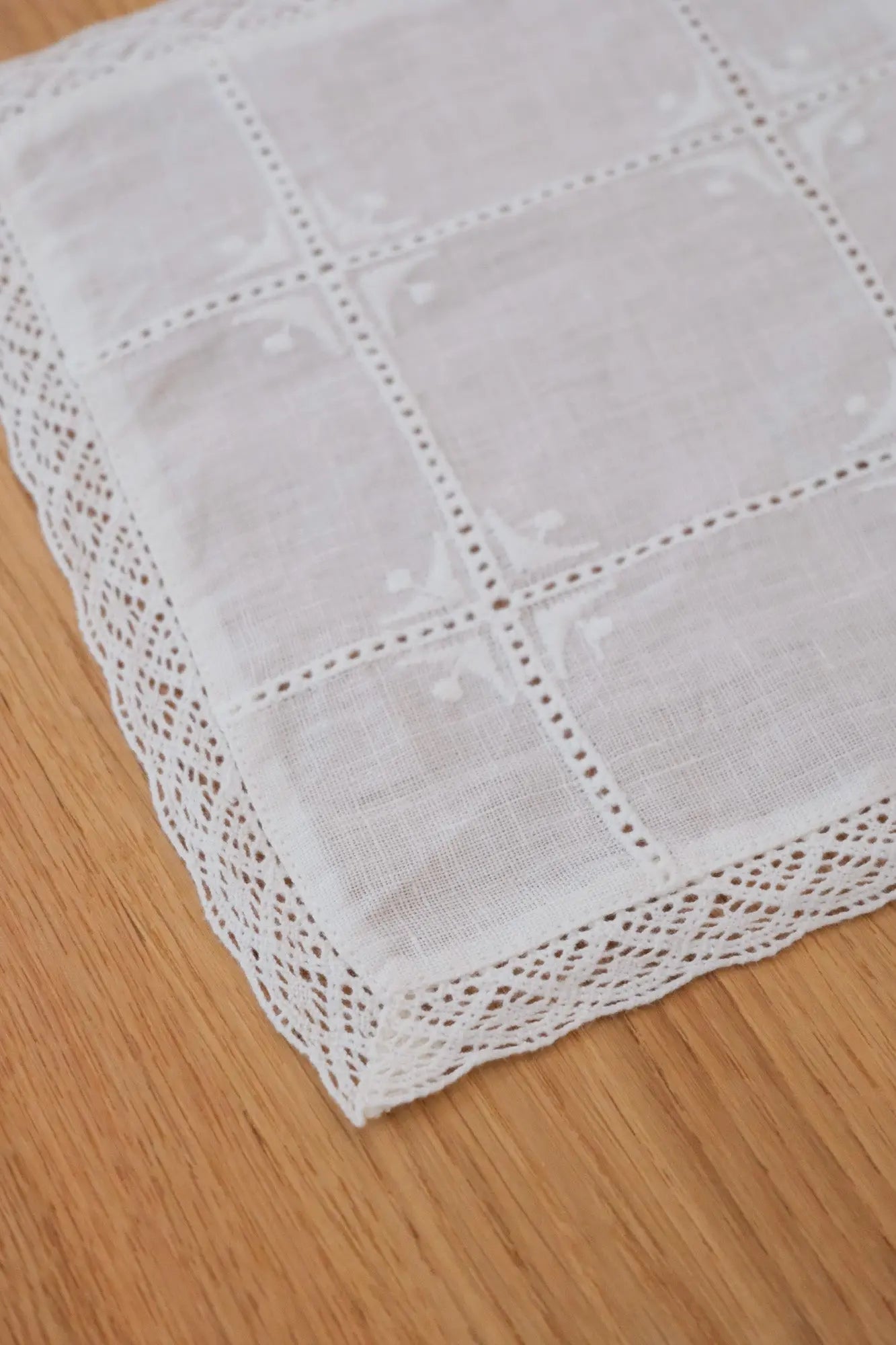Anne-Mi Skovbjerg Coaster i Hør med Broderi | Ø13 og Ø20 cm