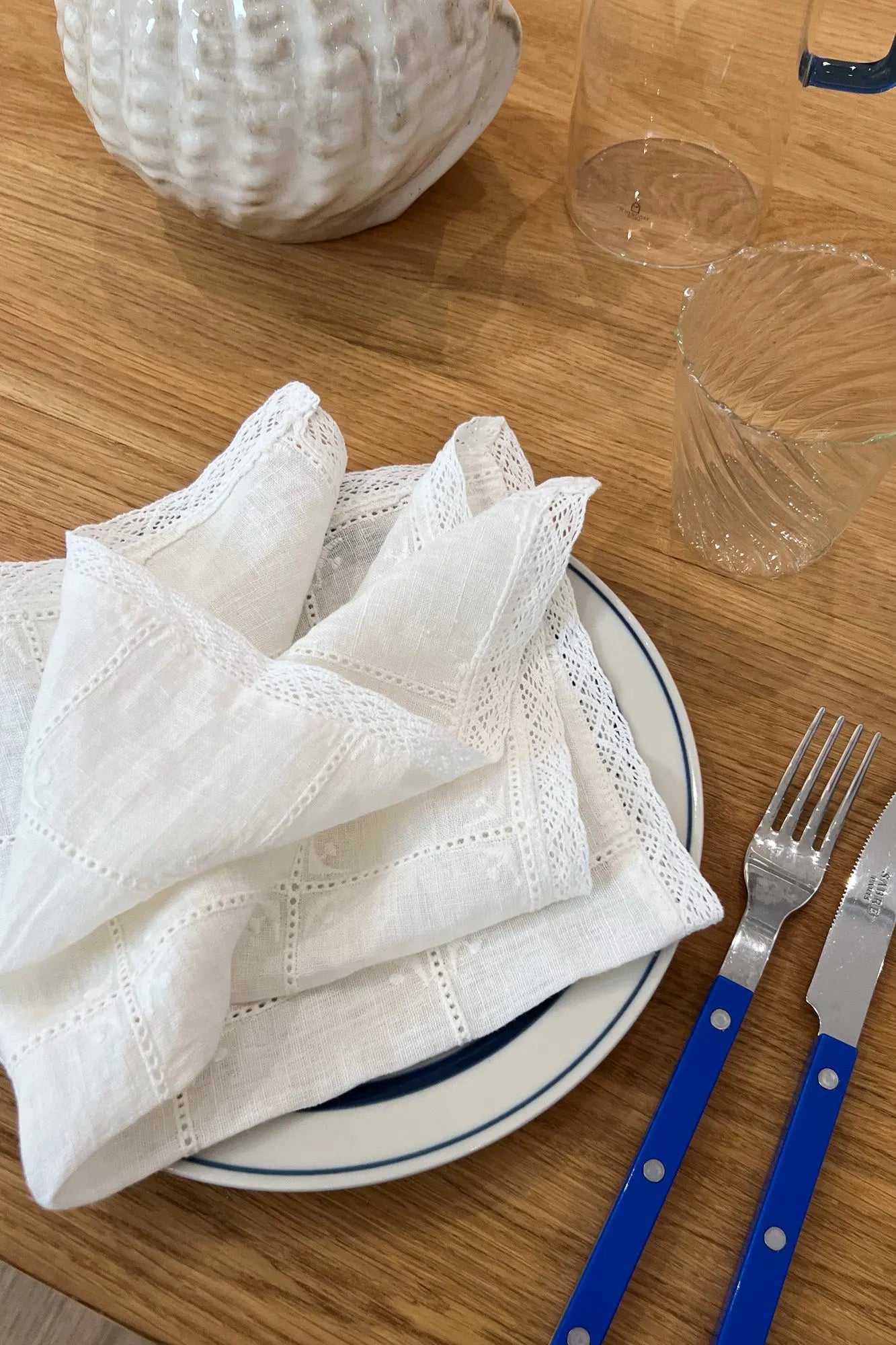 Anne-Mi Skovbjerg Stofserviet i Hør med Broderi