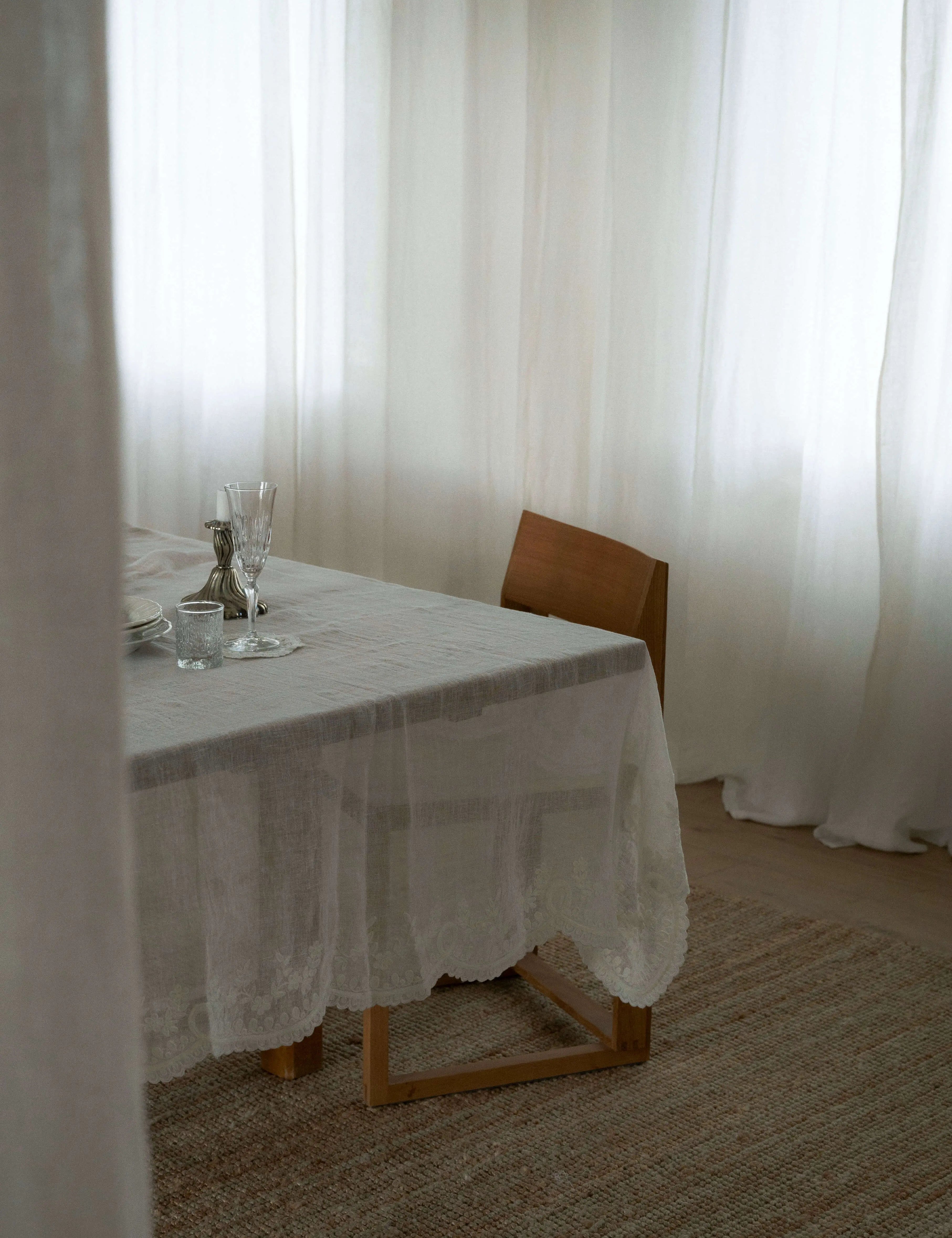 Anne-mi Heims Embroidery Tablecloth – Broderet Dug i Hør Anne-Mi