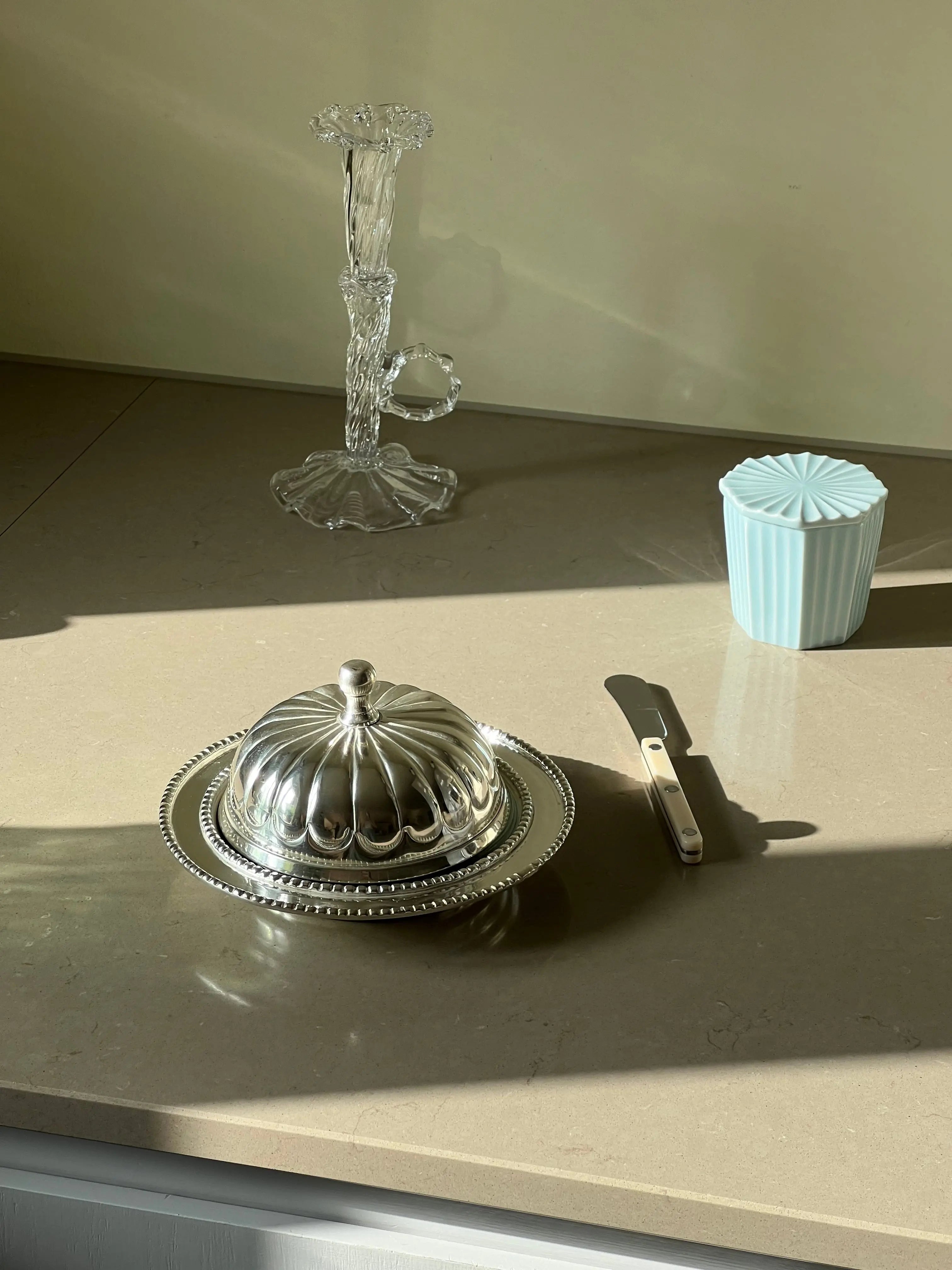 Antik-inspireret Smørskål med låg i sølvbelagt stål Studio Hafnia