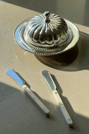 Antik-inspireret Smørskål med låg i sølvbelagt stål Studio Hafnia