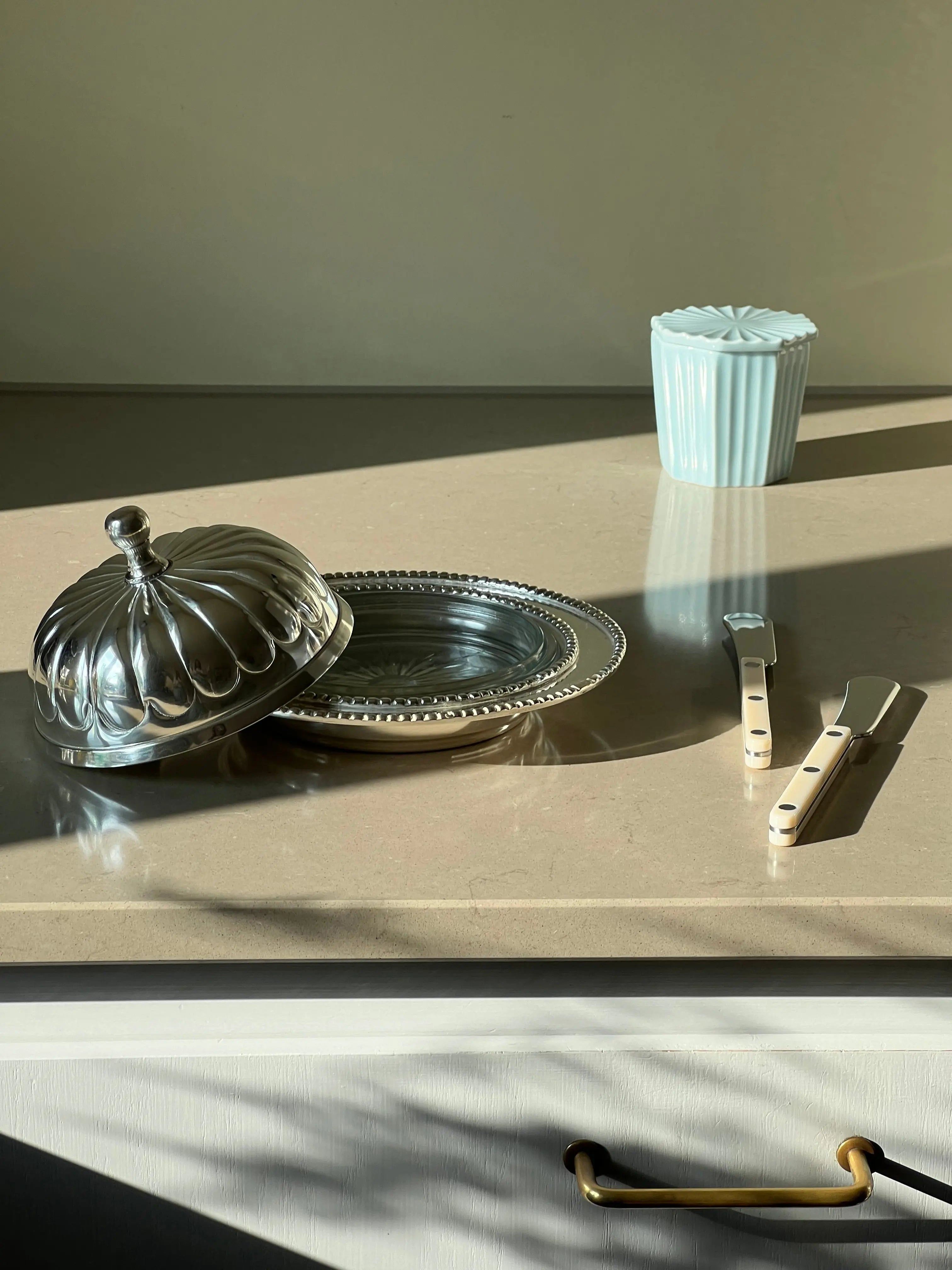 Antik-inspireret Smørskål med låg i sølvbelagt stål Studio Hafnia