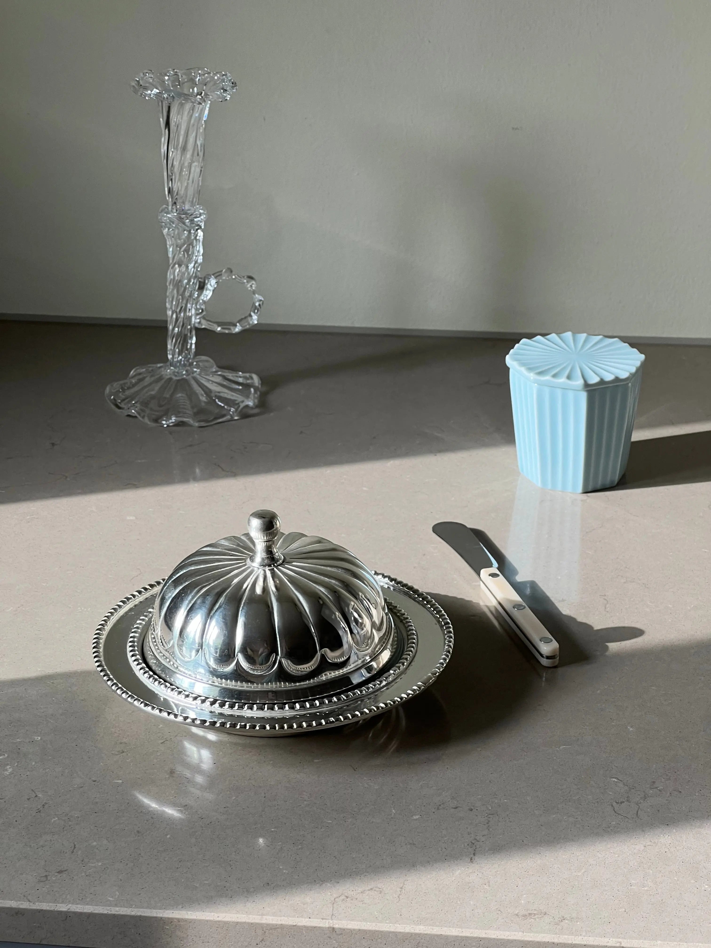 Antik-inspireret Smørskål med låg i sølvbelagt stål Studio Hafnia