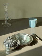 Antik-inspireret Smørskål med låg i sølvbelagt stål Studio Hafnia