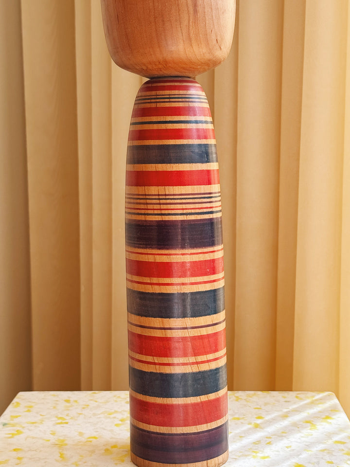 Vintage Kokeshi Dukke Nr. 203 fra Japan – Håndlavet | H38 cm Studio Hafnia