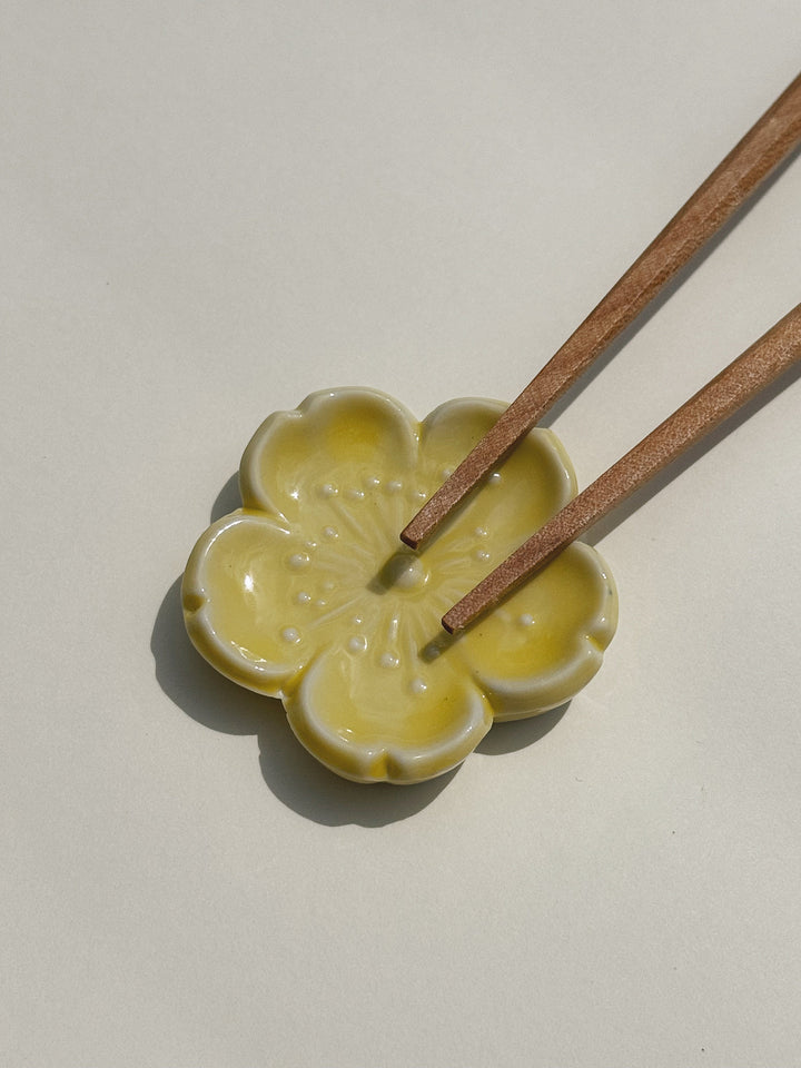 Spisepindholder i keramik | Gul blomsterform | Japan STUDIO HAFNIA