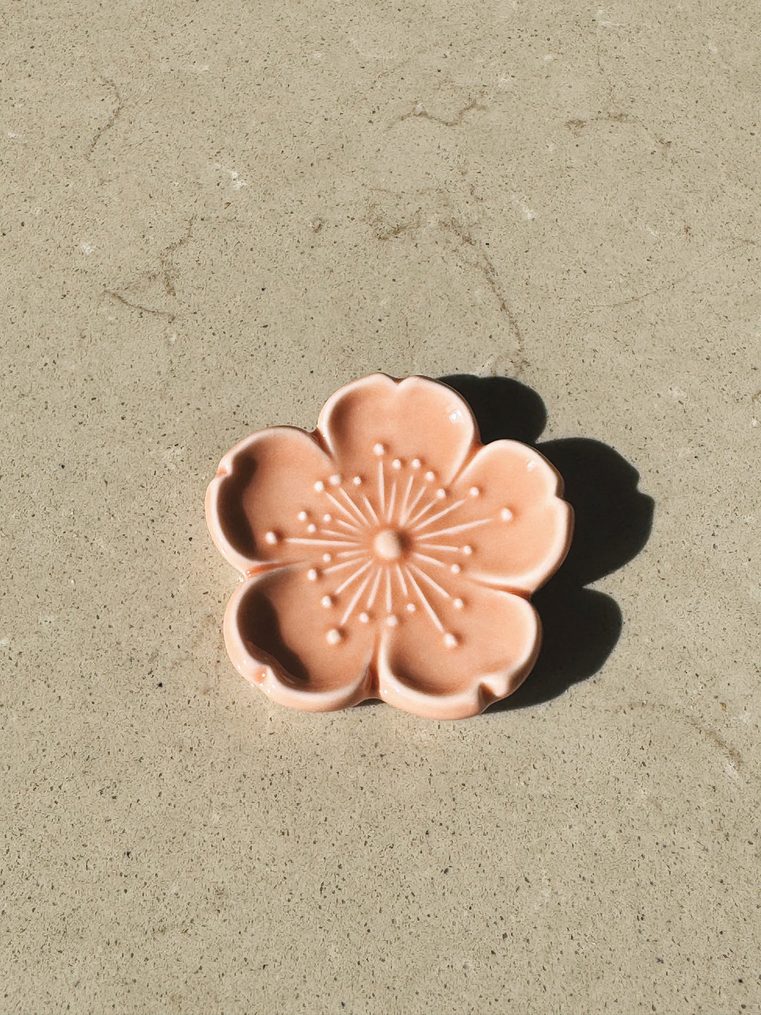Spisepindholder i keramik | Lyserød blomsterform | Japan STUDIO HAFNIA
