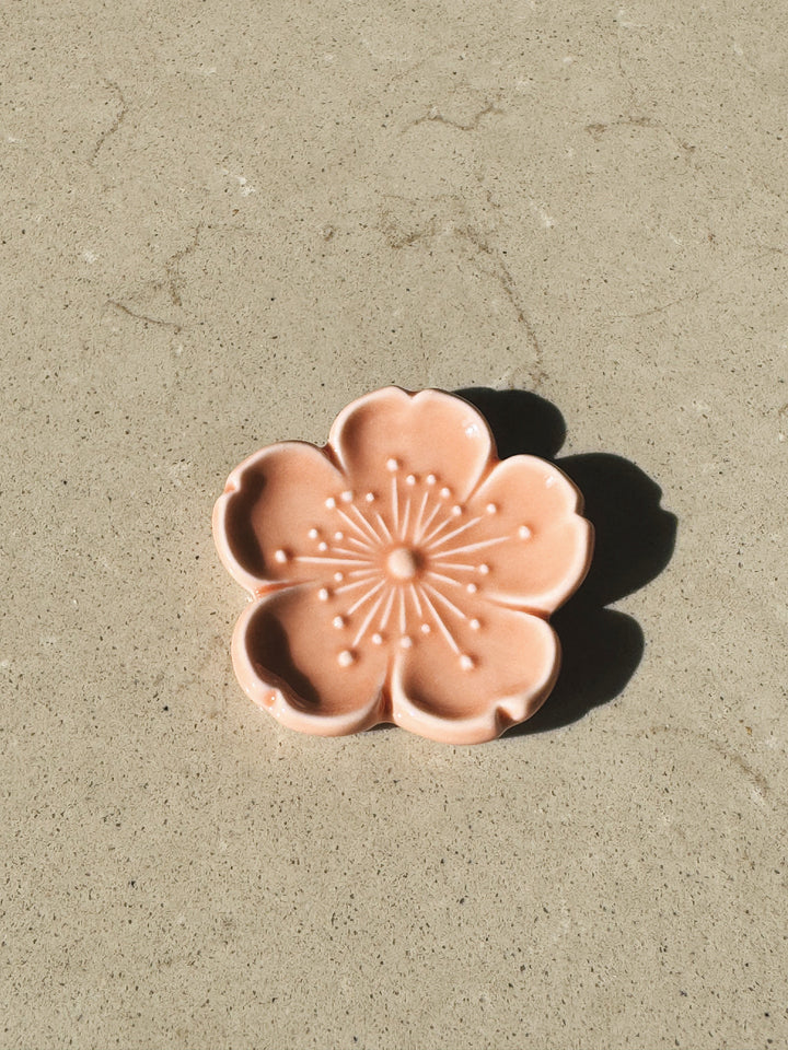 Spisepindholder i keramik | Lyserød blomsterform | Japan STUDIO HAFNIA