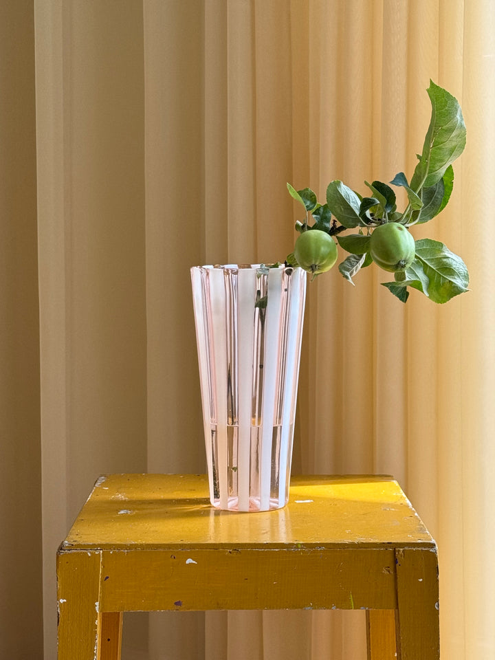 Mundblæst Murano Vase i Glas | Opal Hvid og Lys Pink Striber Murano
