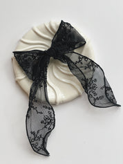 Sløjfe Hårklemme i Sort Blondestof | 11 x 7 cm STUDIO HAFNIA