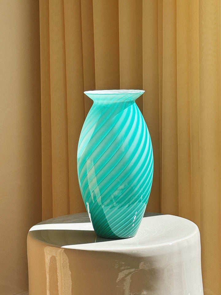 Vintage Murano Vase i Grøn og Hvid Tratti Mønster – H29 cm Studio Hafnia