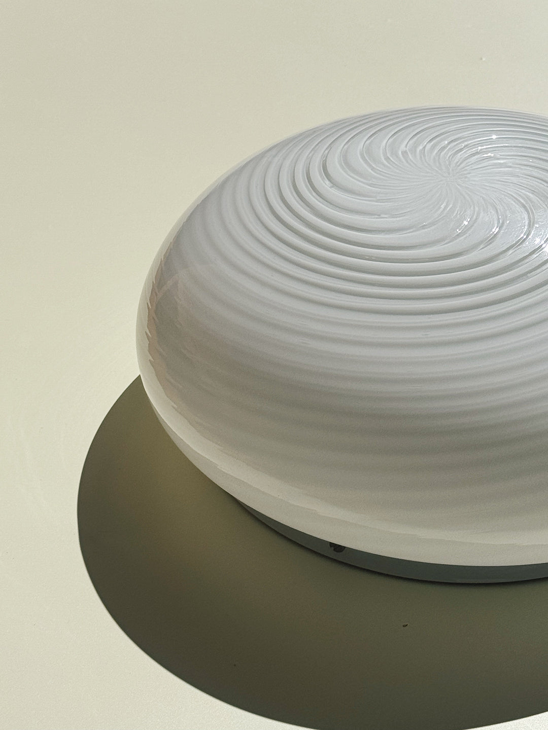Vintage Murano Plafondlampe i Hvidt Swirl Glas | Loft-/Væglampe Ø29 cm Studio Hafnia