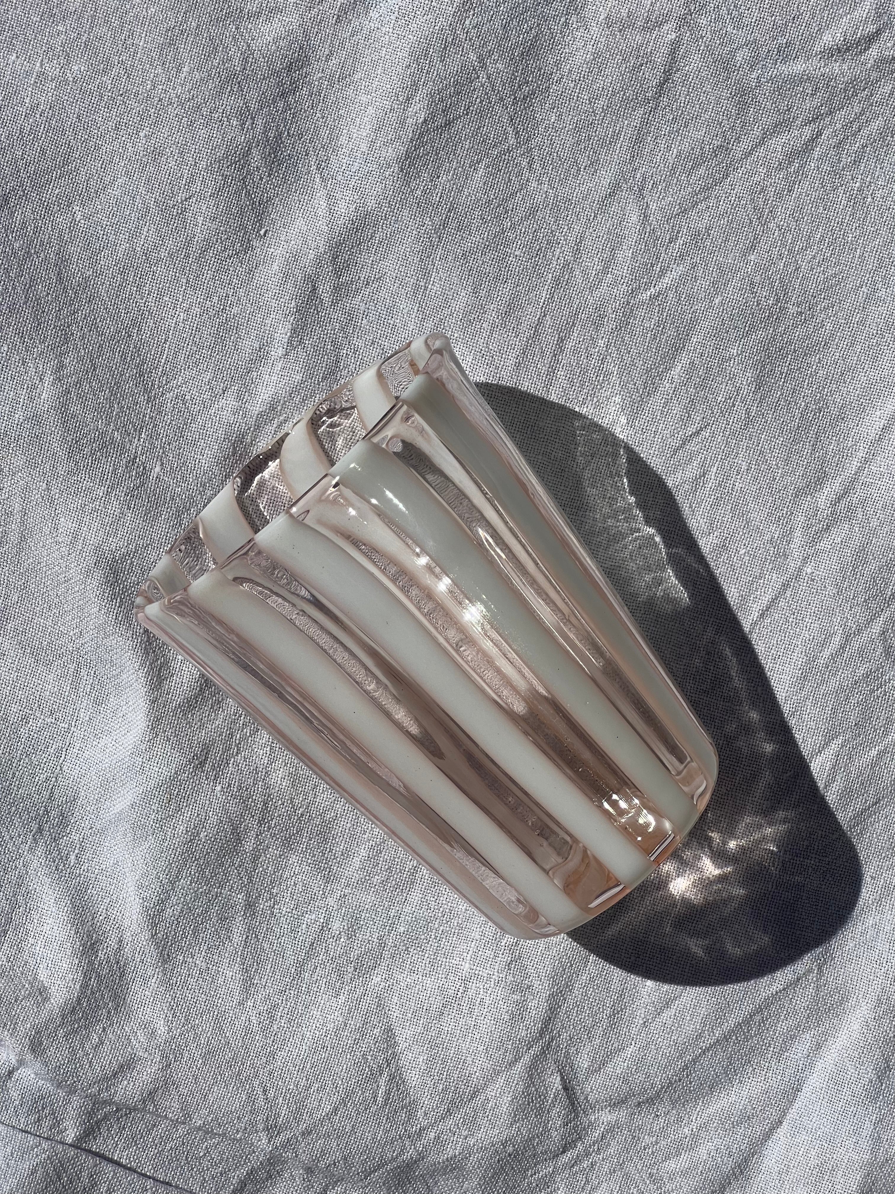 Håndblæst Murano Glas med Lys Pink og Hvide Striber Murano