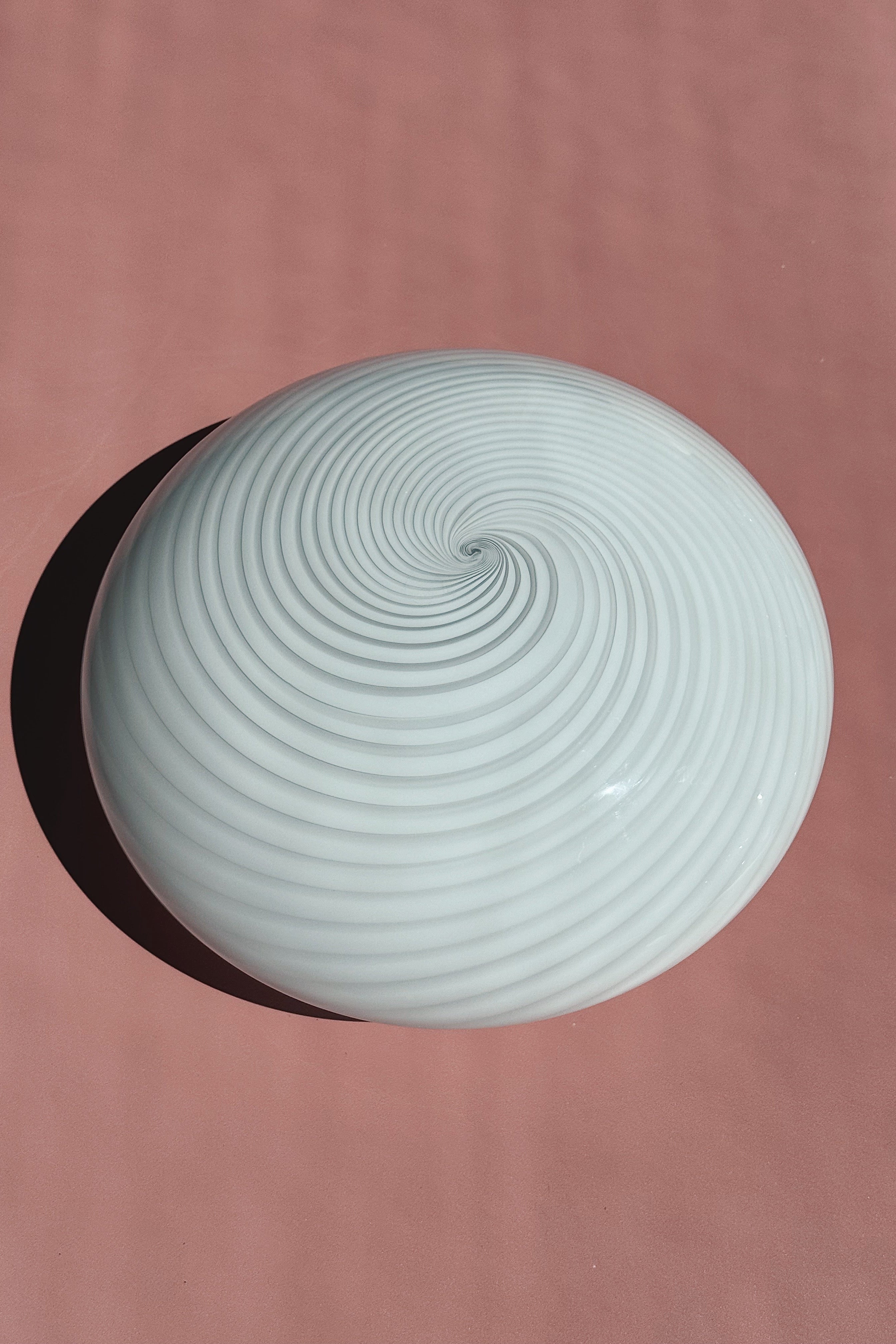 Vintage Murano plafond ceiling lamp in white swirl glass seen from above at an angle, Ø29 cm