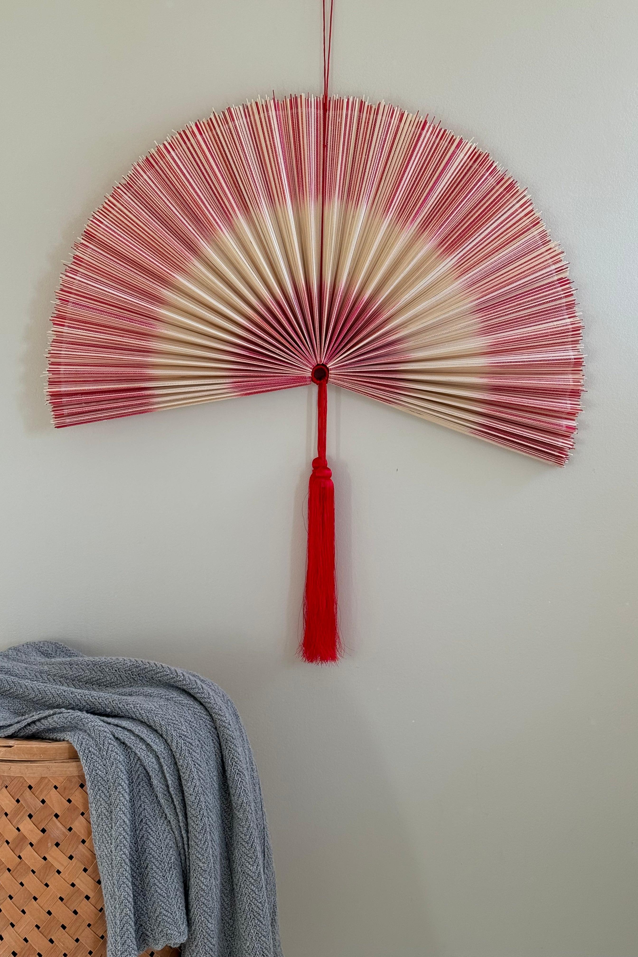 Håndlavet bambusvifte fra Vietnam | Natur og rød - 3 størrelser Studio Hafnia