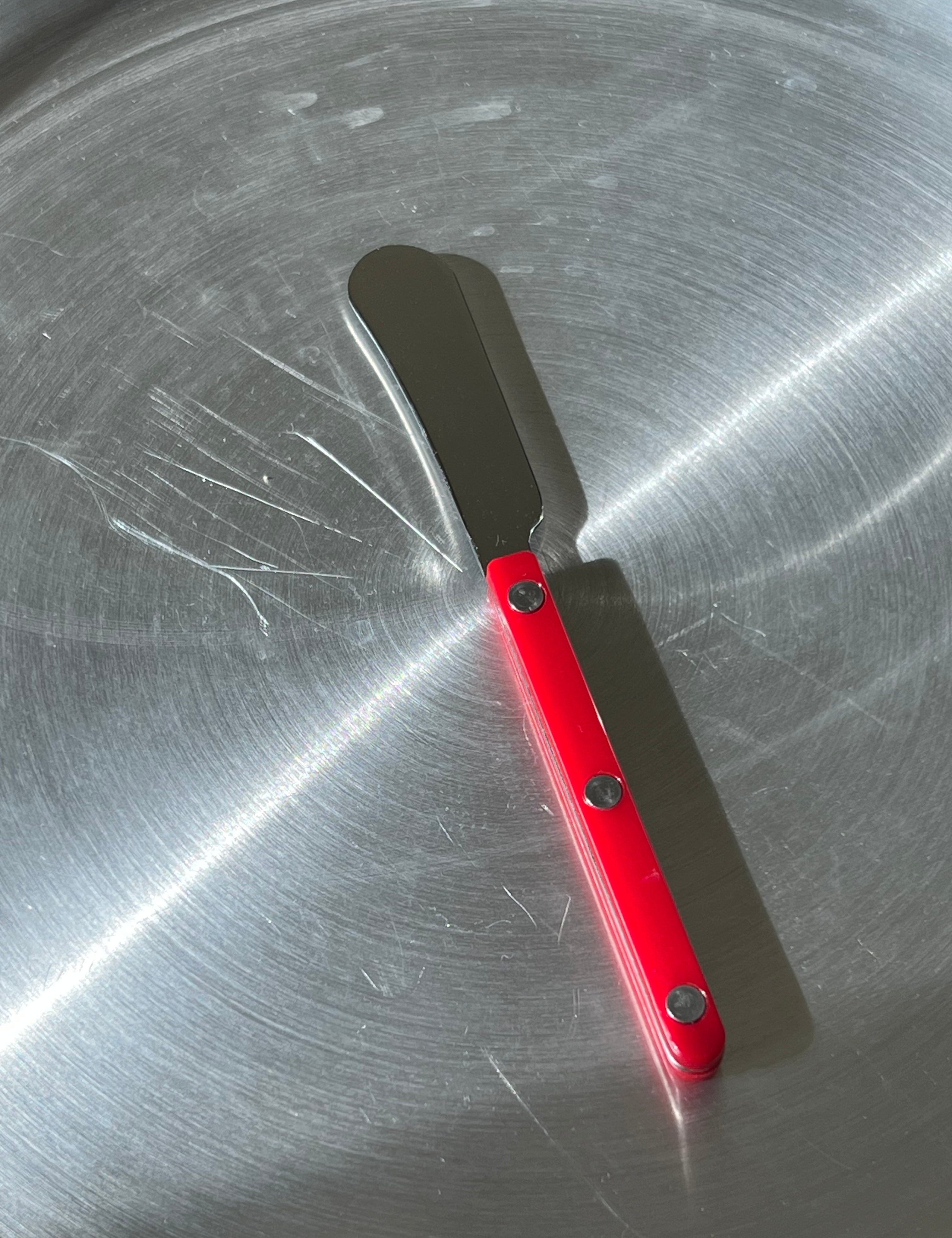Bistrot Solid Smørkniv| Burgundy (rød) Sabre Paris