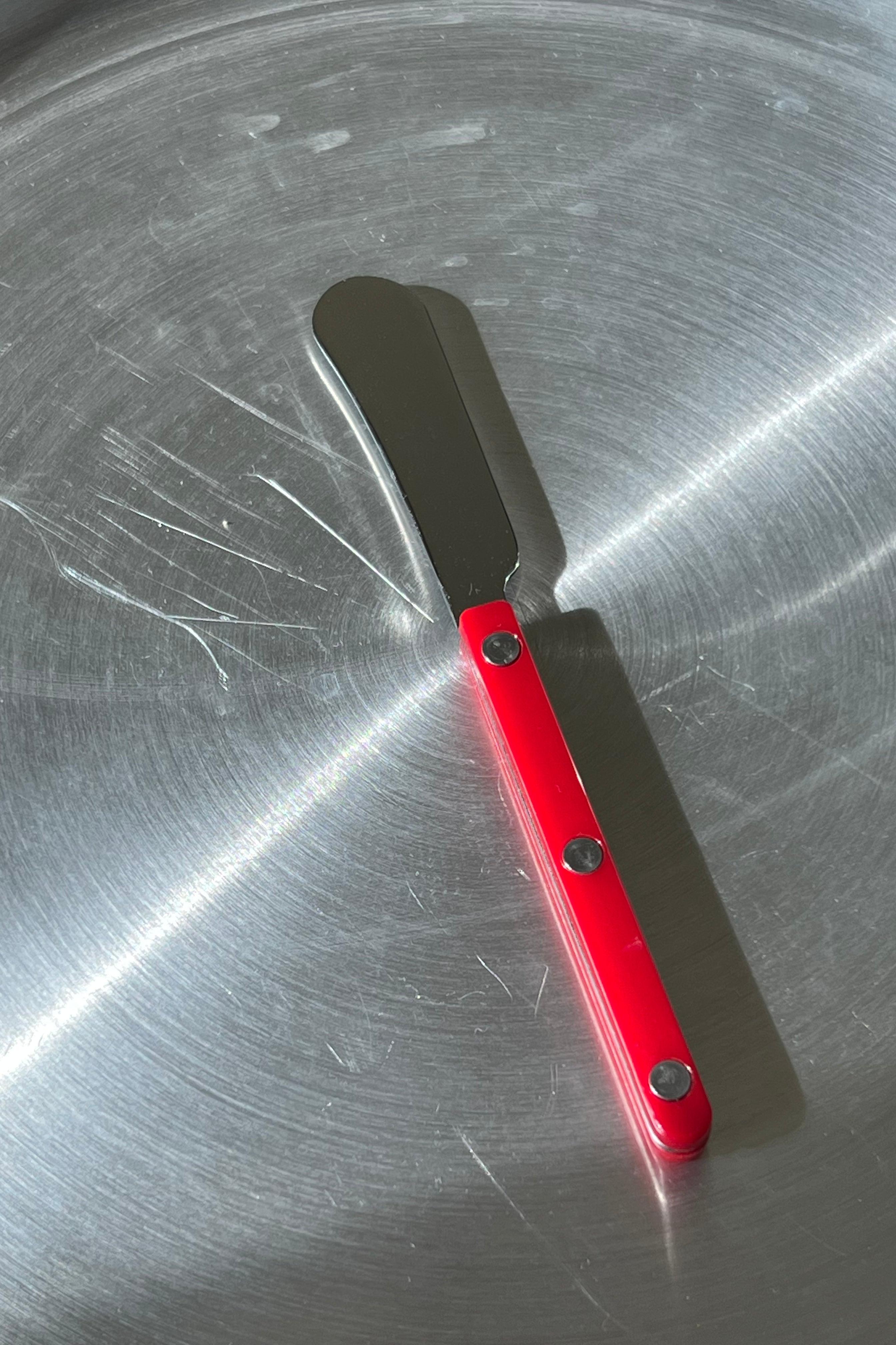 Bistrot Solid Smørkniv| Burgundy (rød) Sabre Paris