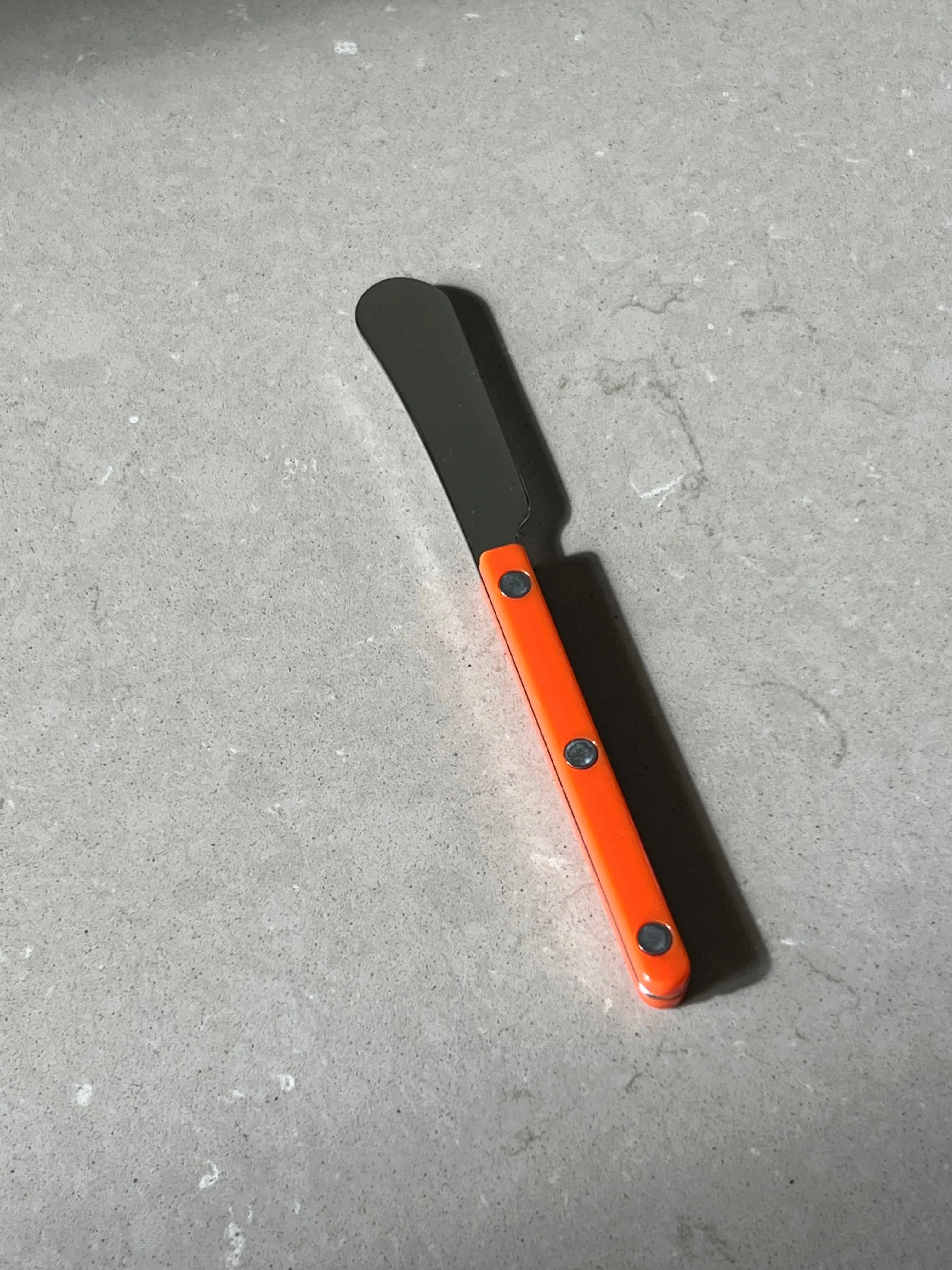 Bistrot Solid Smørkniv| Orange Sabre Paris