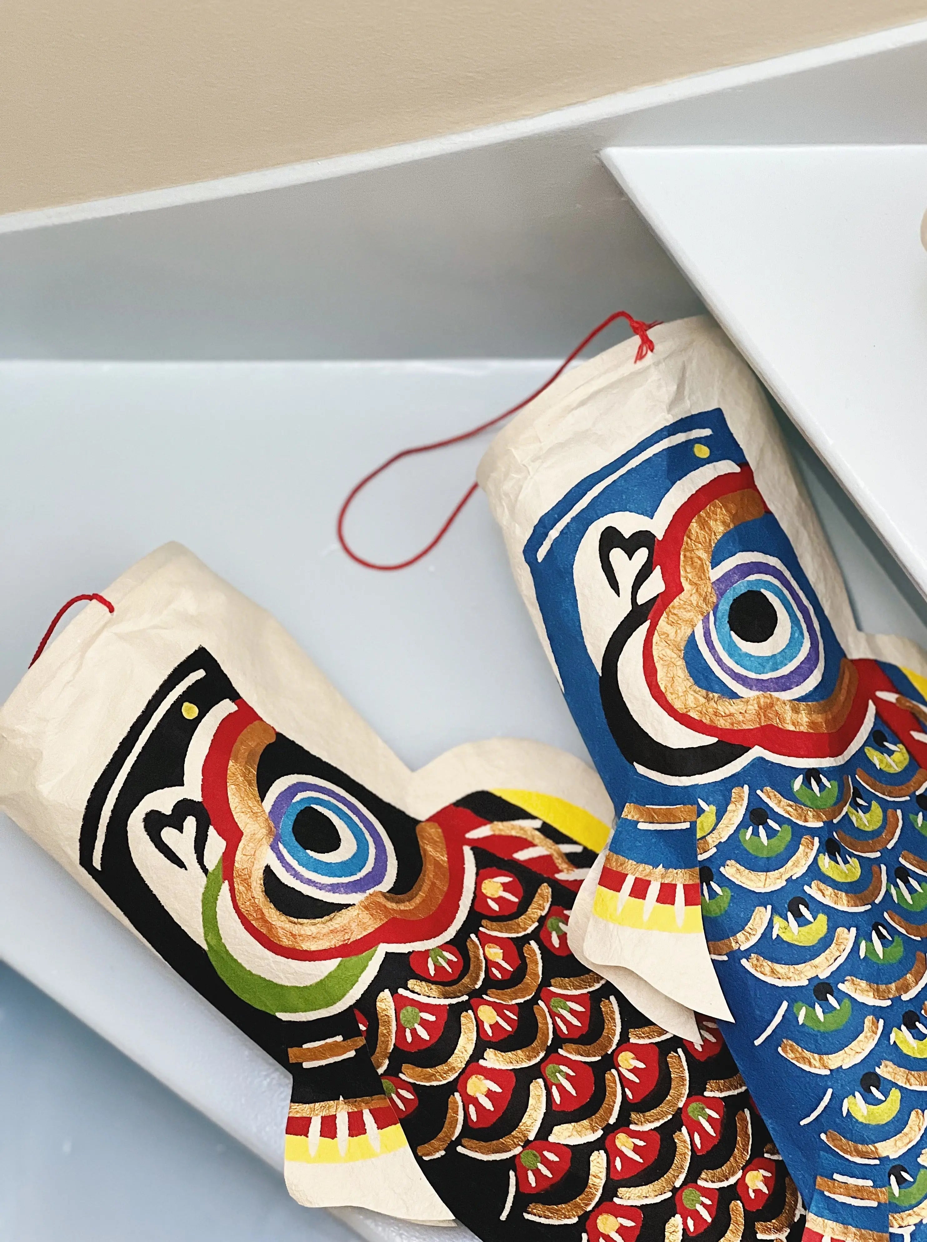 Blå Japansk Koinobori Fisk i Washi Papir til ophæng | 57 cm Studio Hafnia