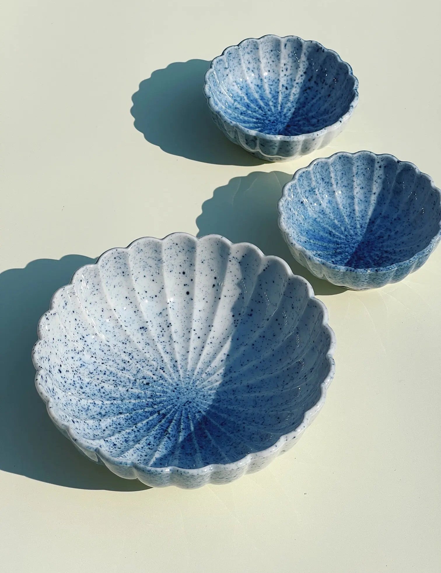 Blå & hvid splash blossom skål fra Japan | Stor 11.5 cm Studio Hafnia