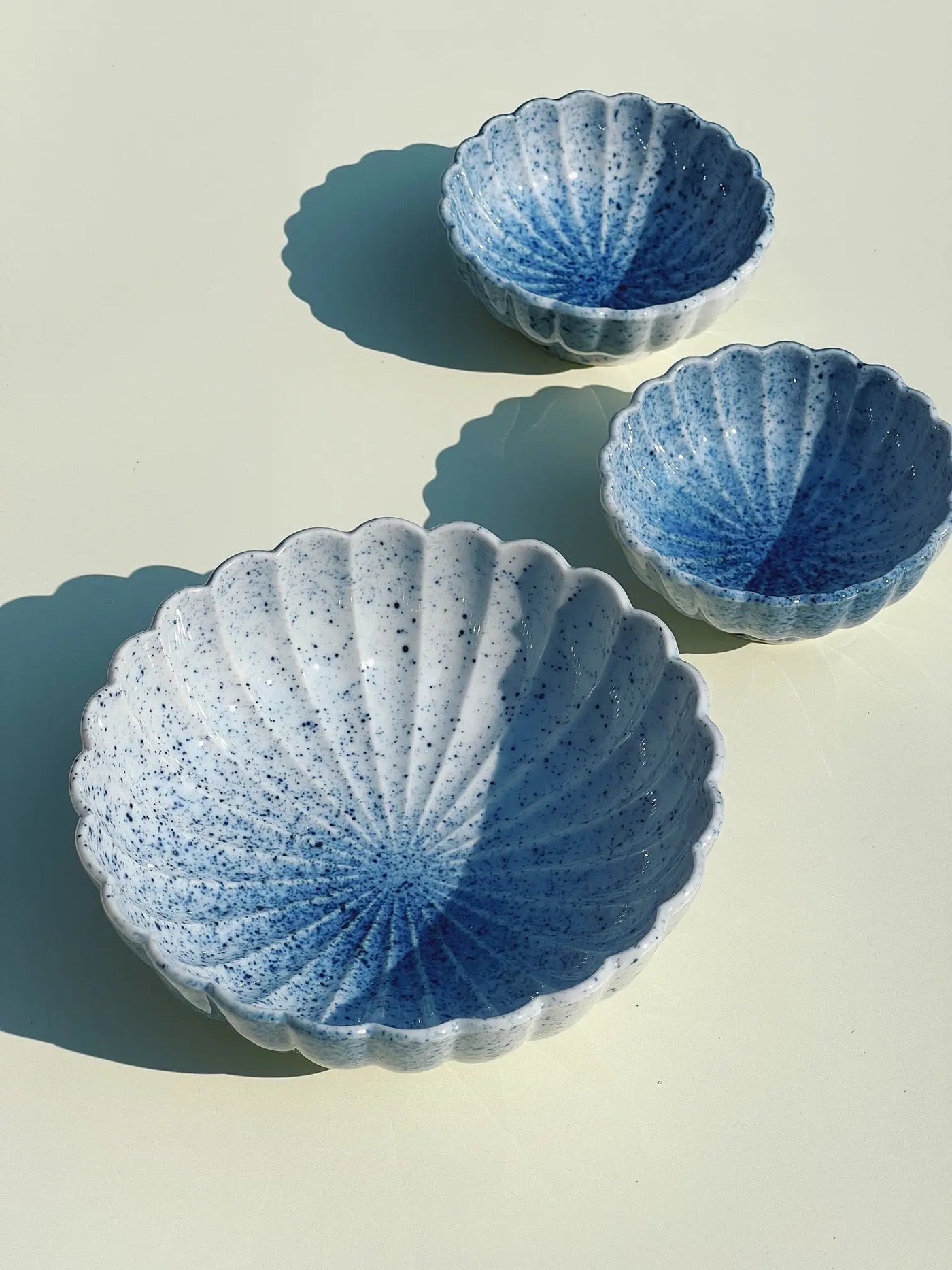Blå & hvid splash blossom skål fra Japan | Stor 11.5 cm Studio Hafnia
