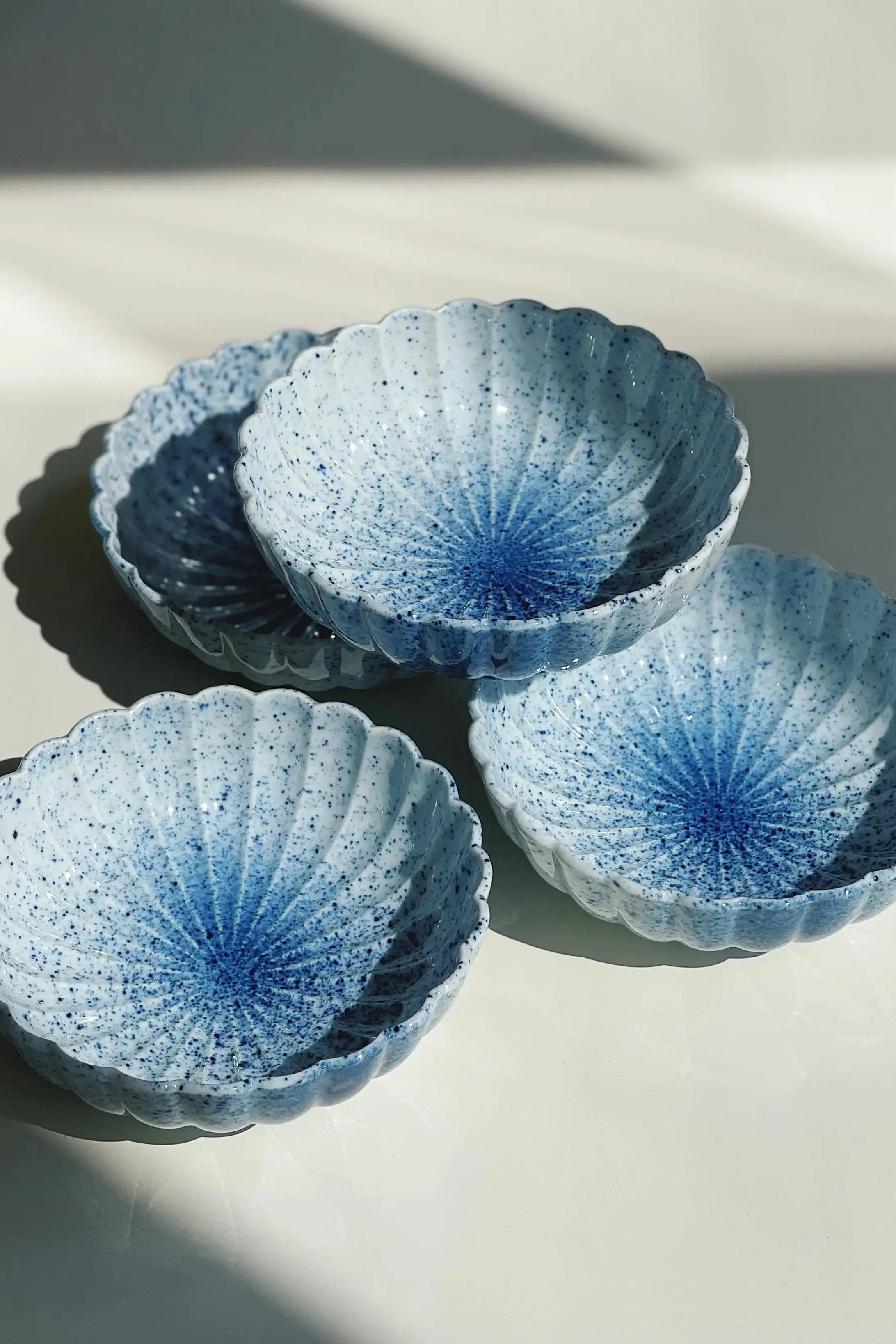 Blå & hvid splash blossom skål fra Japan | 11.5 cm Studio Hafnia