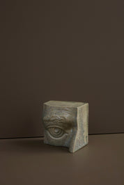 Laoru Laoru | Bookend Eye (Right): Højre bogstøtte øje i CrystalGreen stentøj Laoru Laoru