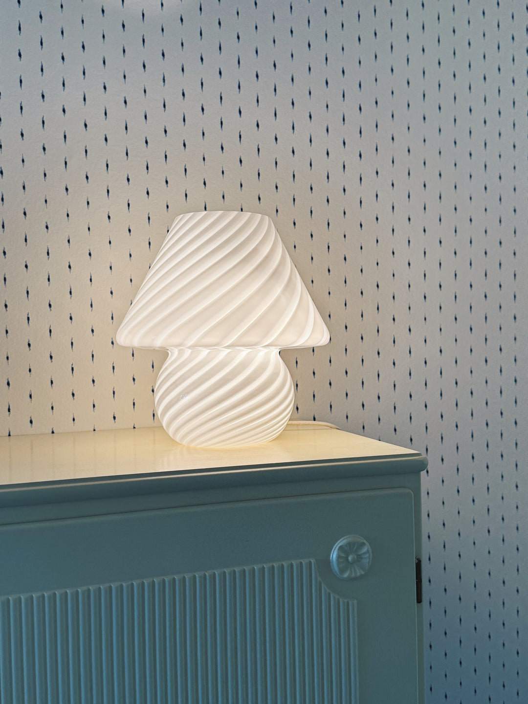 Vintage Murano mushroom bordlampe i hvidt swirl-glas | H25 cm Murano