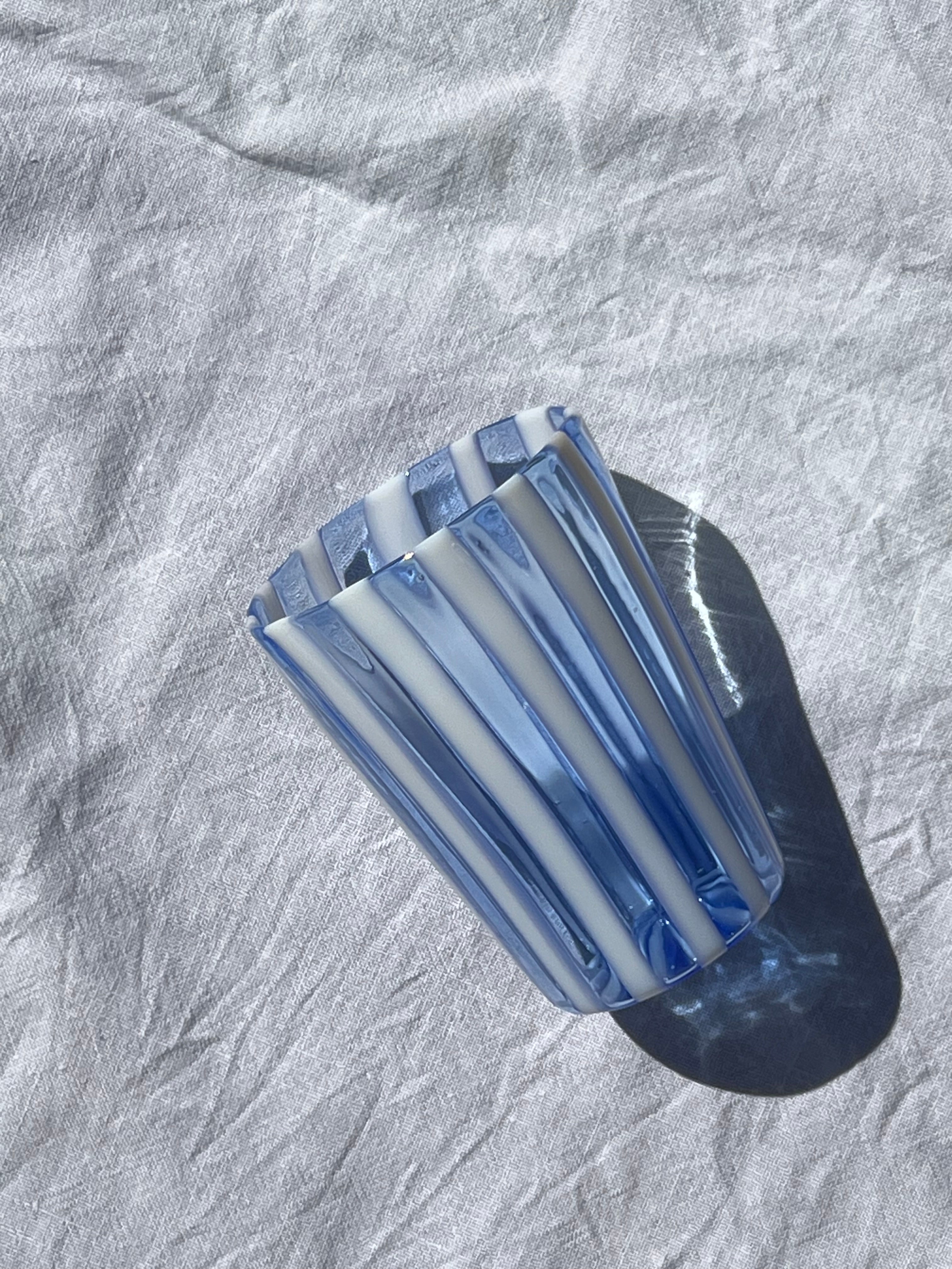 Håndblæst Murano Glas med Lys Blå og Hvide Striber Murano