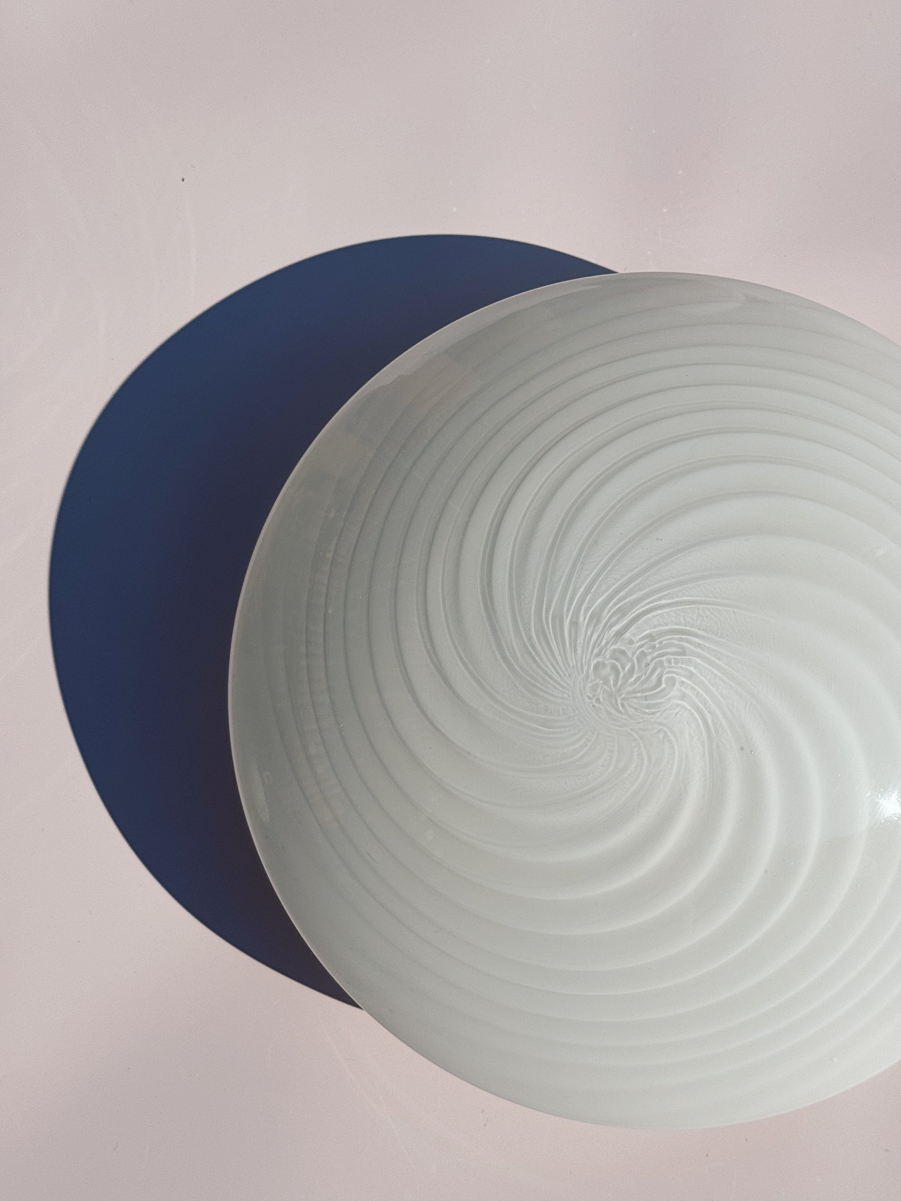 Vintage Murano plafondlampe i hvidt swirl glas | Loft-/væglampe Ø30 cm Murano