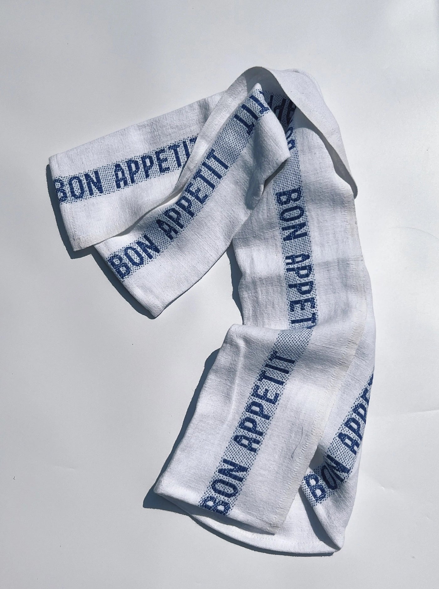 Charvet Editions Bon Appetit viskestykke | Hvid med blå skrift Charvet Editions