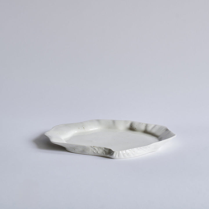 Musling middagstallerken/fad af Christina Iversen Studio i creme, keramik Christina Iversen Studio