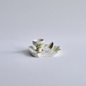 Musling underkop/sidetallerken af Christina Iversen Studio i creme, keramik Christina Iversen Studio