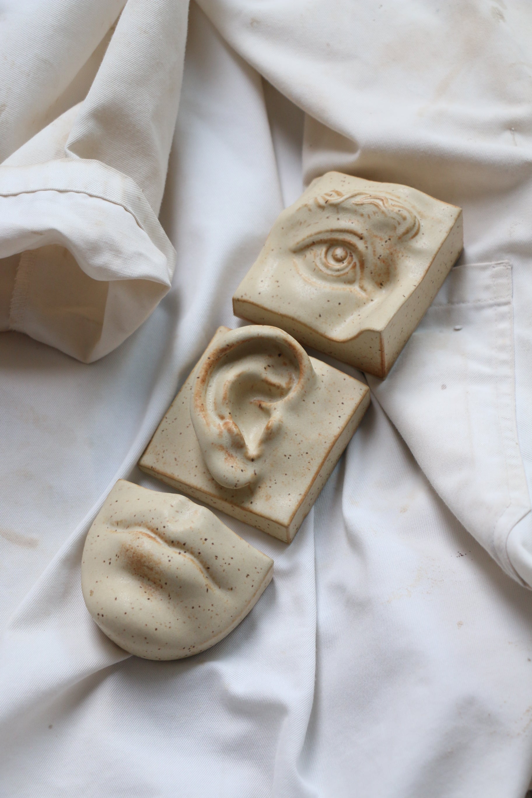 Laoru Laoru | Kombination 8 i WarmSand - Right Eye, Right Ear og Small Mouth Laoru Laoru