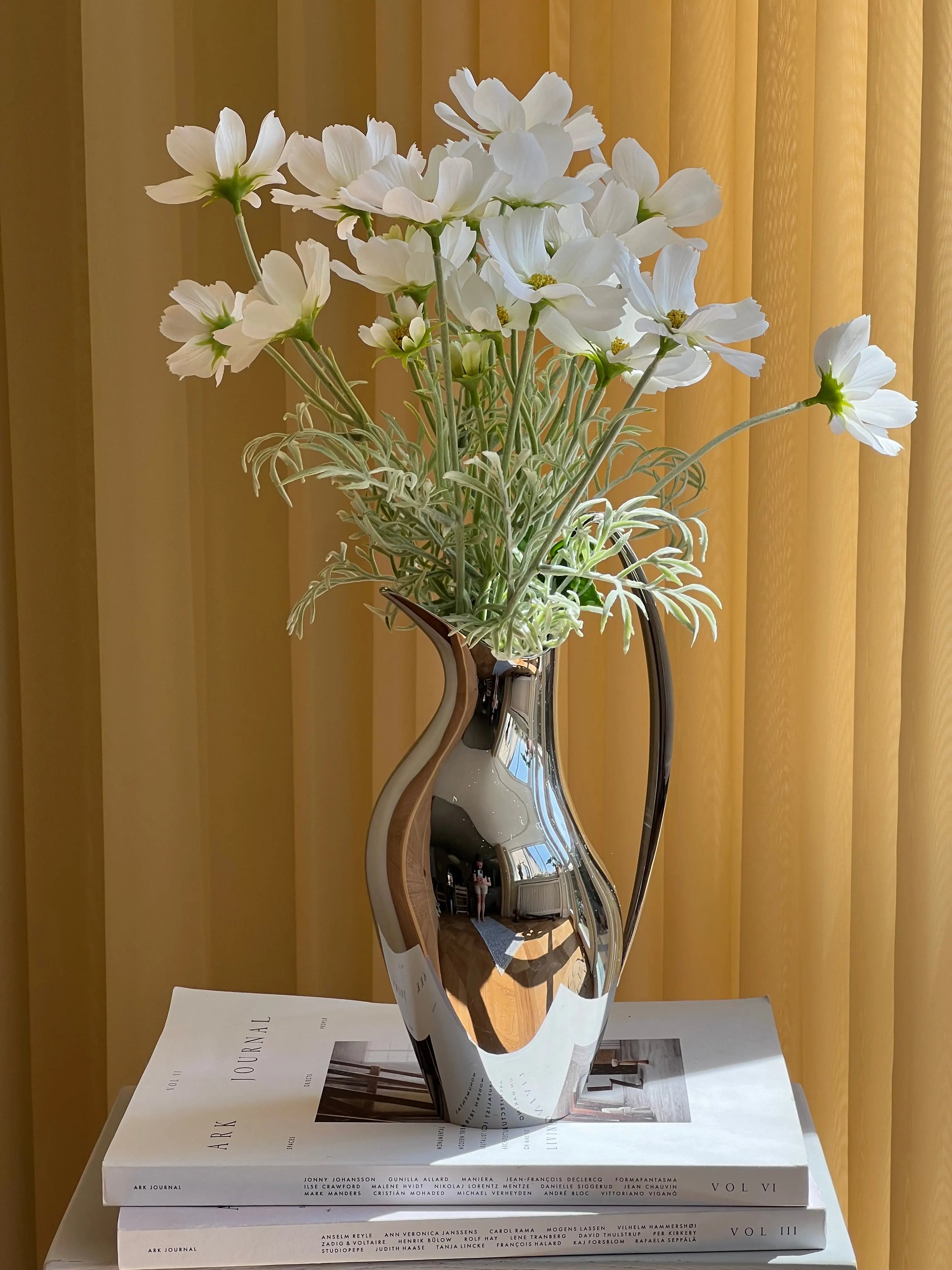 Cosmos Bouquet | White Studio Hafnia