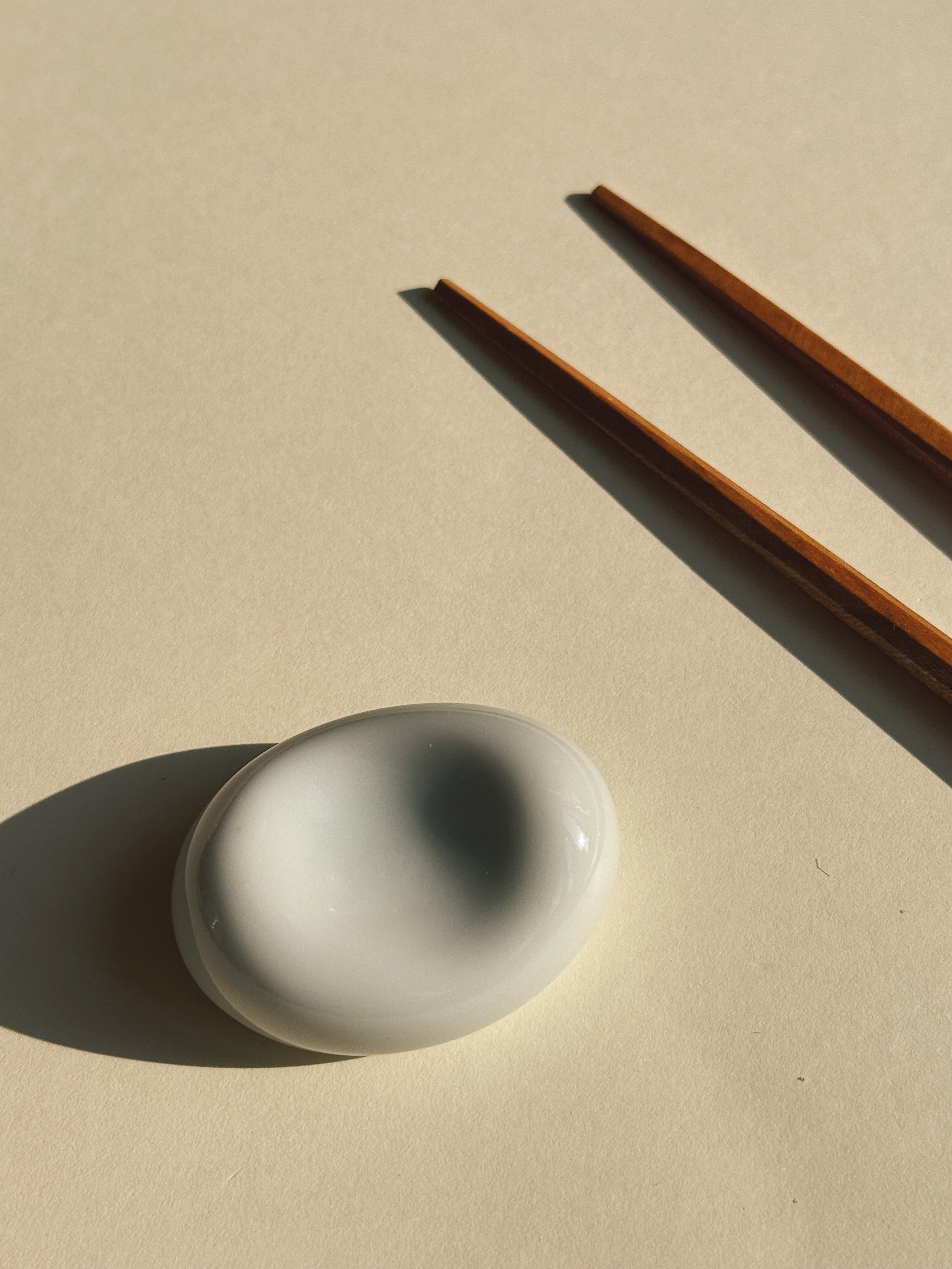 Spisepindeholder i Lyseblå Porcelæn | 4,2 cm – Mino Ware fra Japan Studio Hafnia