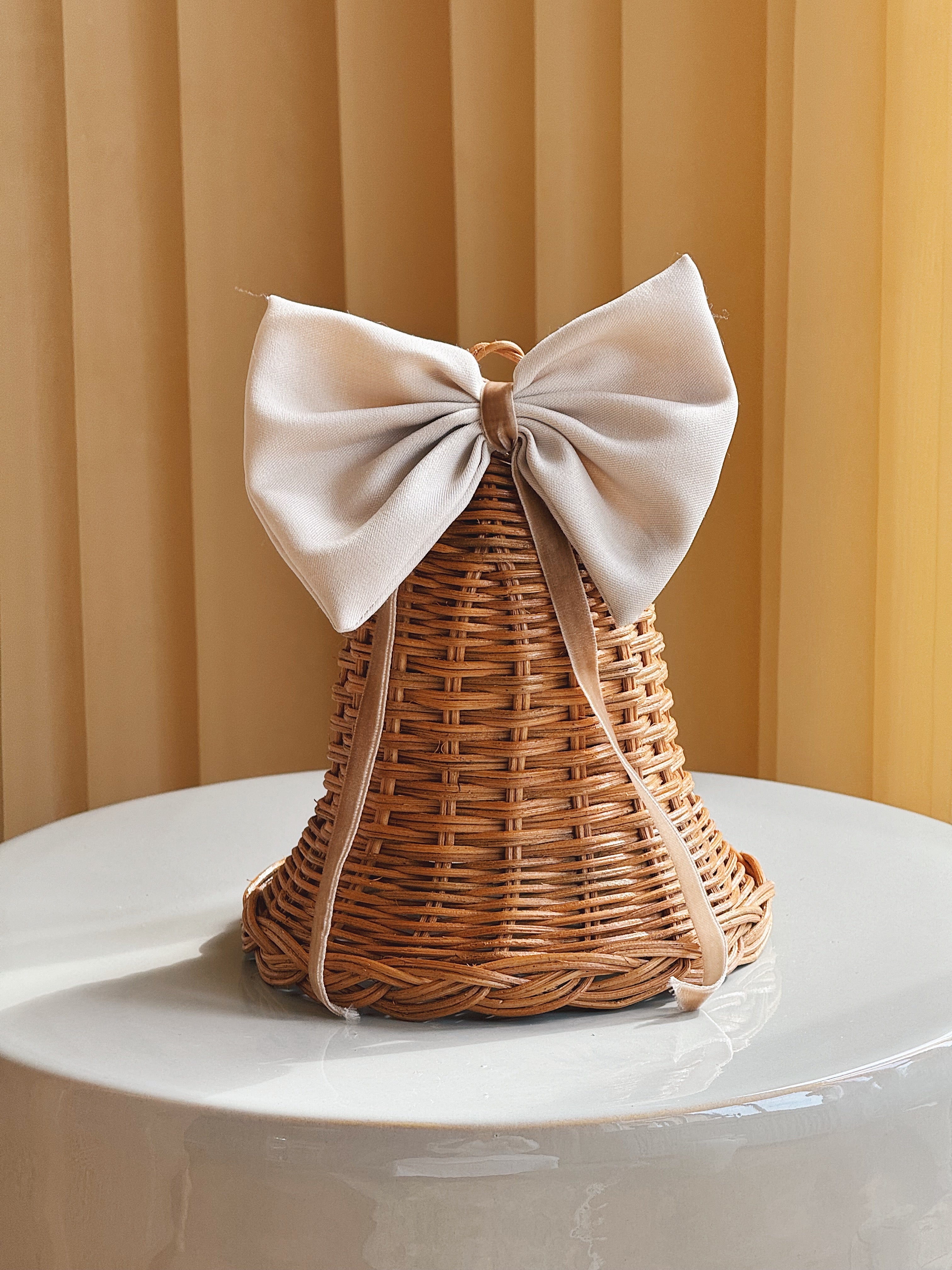 Stående Rattan Juleklokke med Lys Sløjfe | 15,5 x 15,5 cm Studio Hafnia