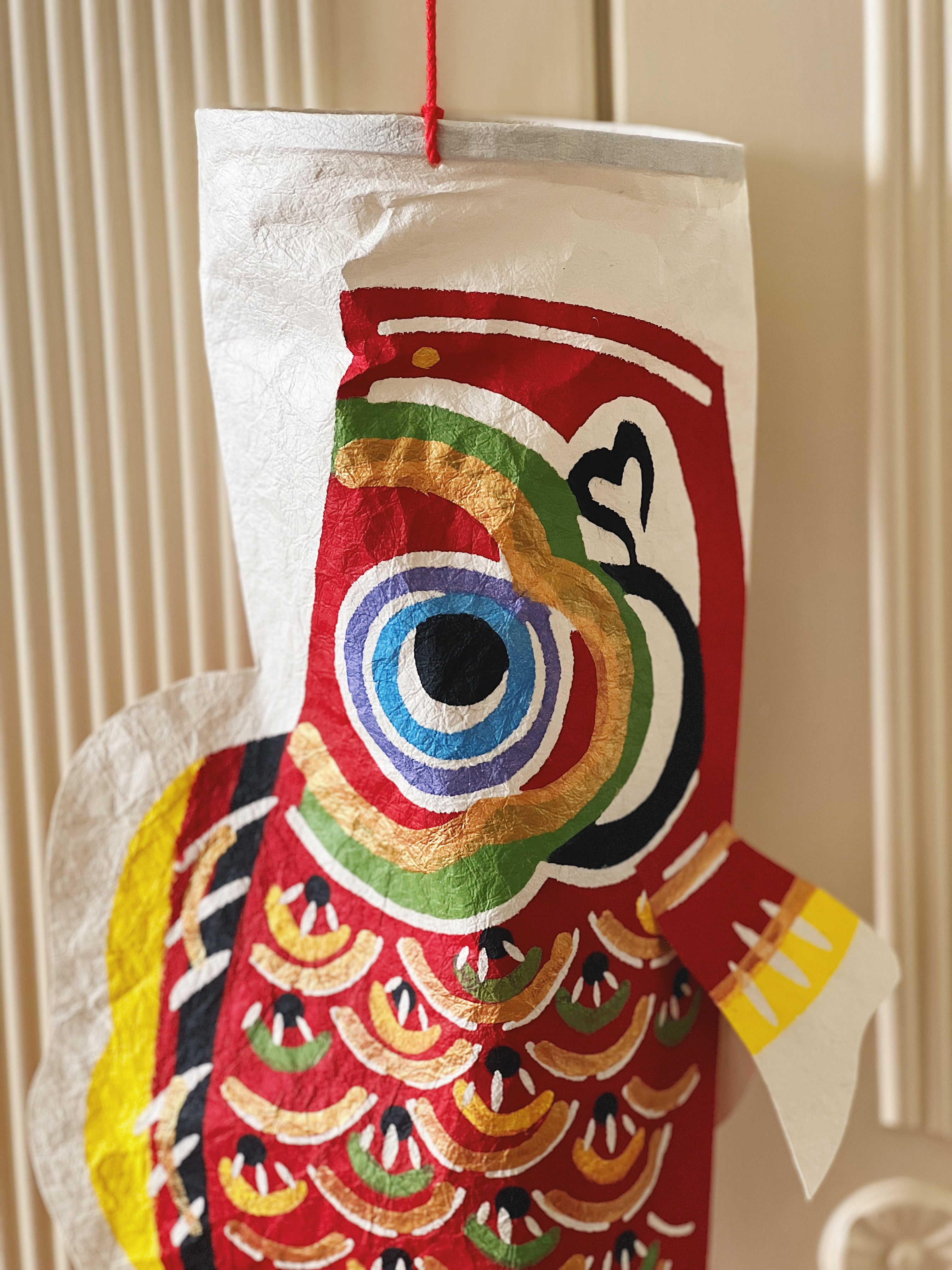 Rød Japansk Koinobori Fisk i Washi Papir til ophæng | 57 cm STUDIO HAFNIA