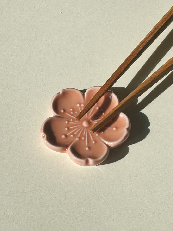 Spisepindholder i keramik | Lyserød blomsterform | Japan STUDIO HAFNIA