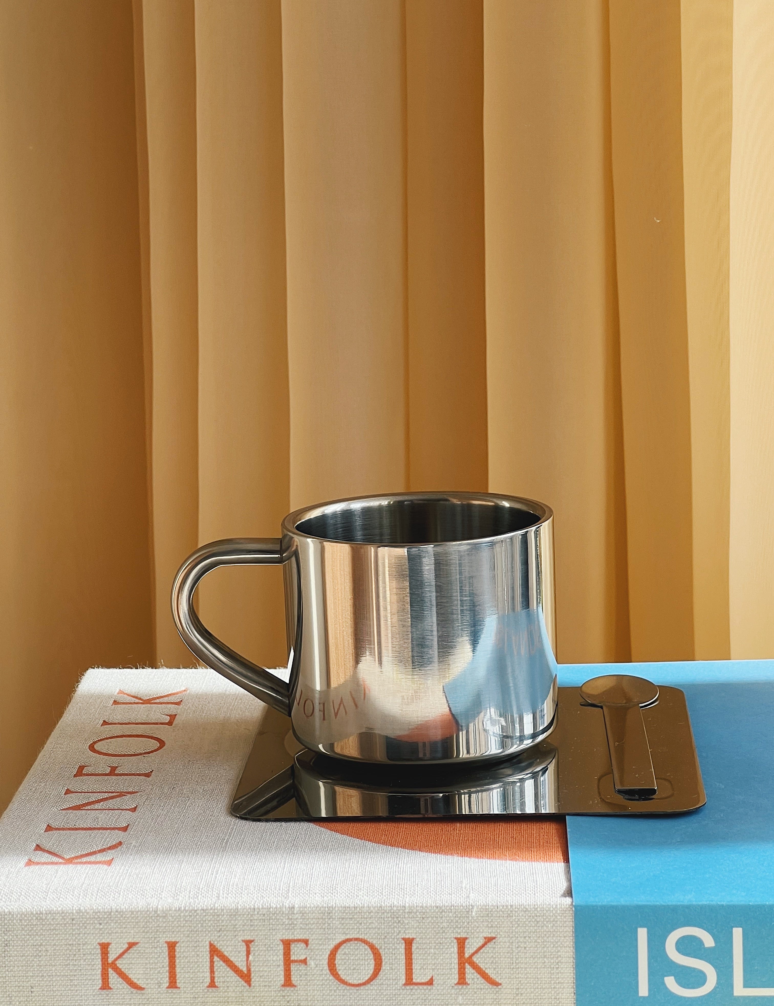 Stål Kaffekop med Underkop og Ske på Plade | 150 ml - Ny Model Studio Hafnia