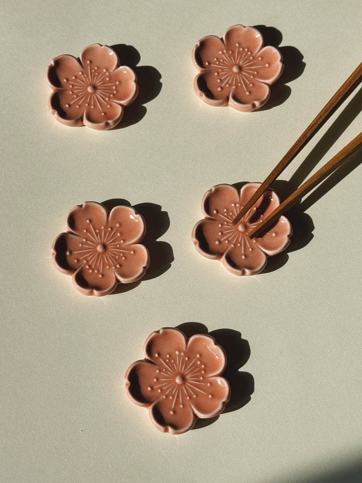 Spisepindholder i keramik | Lyserød blomsterform | Japan STUDIO HAFNIA