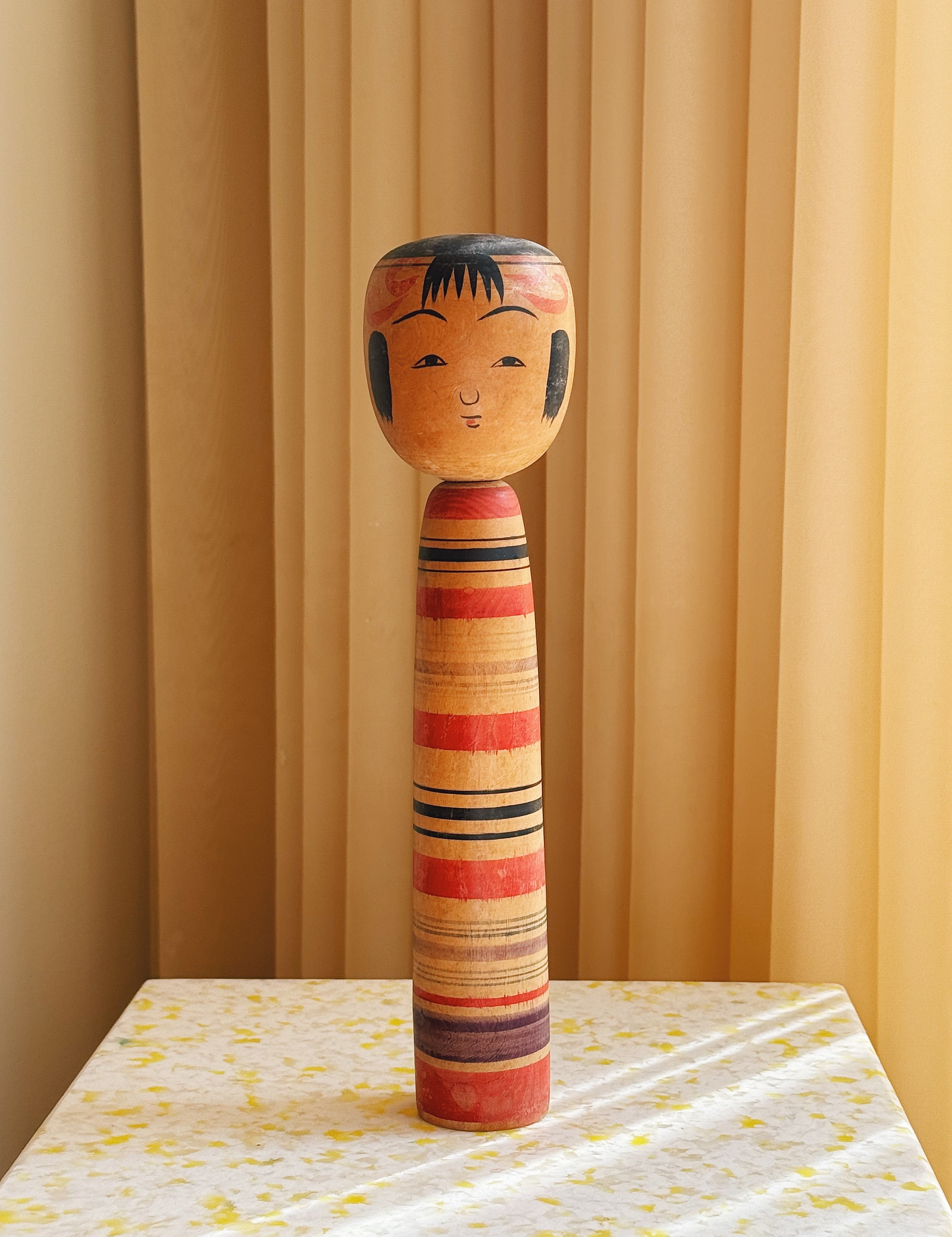 Vintage Kokeshi Dukke Nr. 205 fra Japan – Håndlavet | H30 cm Studio Hafnia