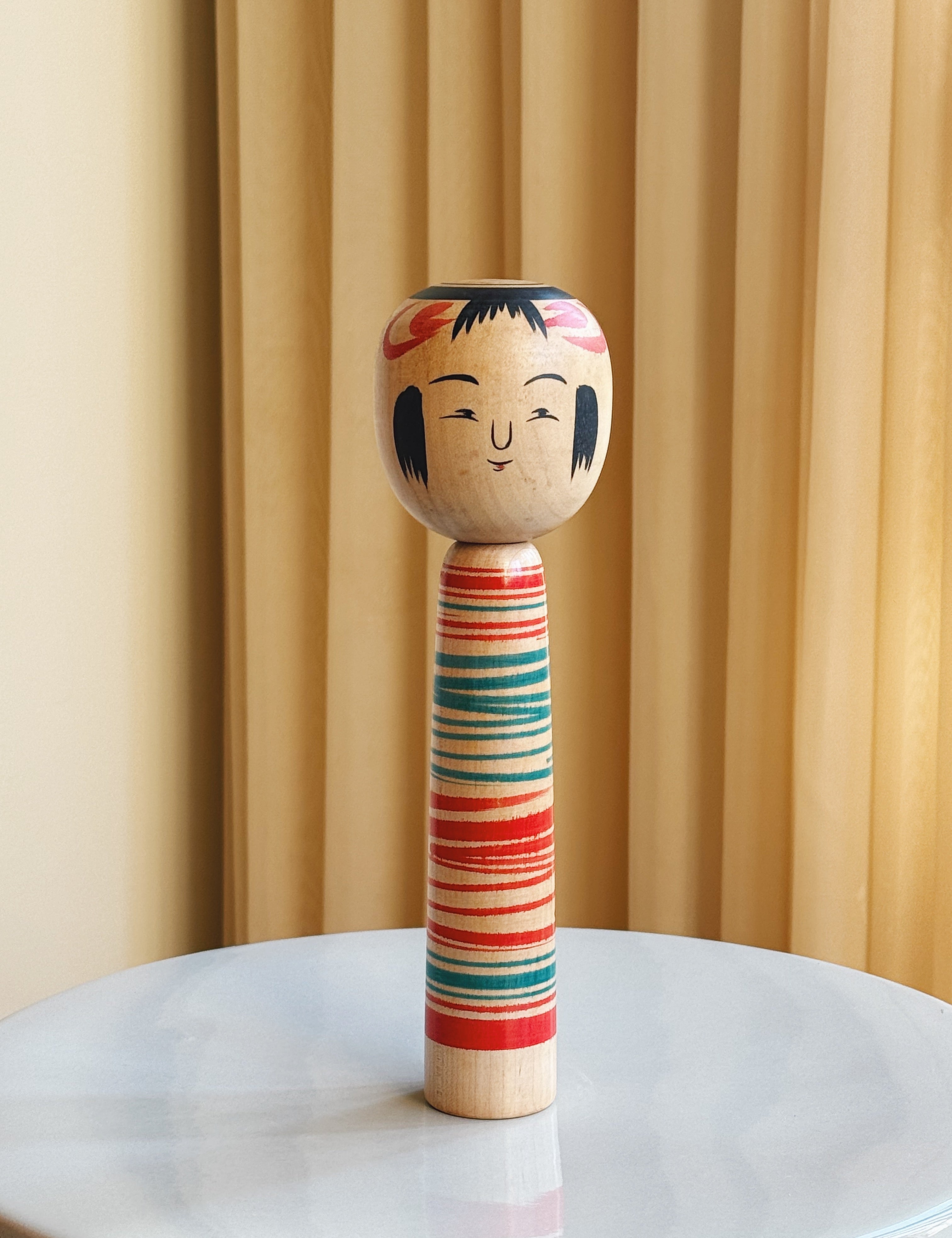 Vintage Kokeshi Dukke Nr. 223 fra Japan – Håndlavet | H 26 cm Studio Hafnia